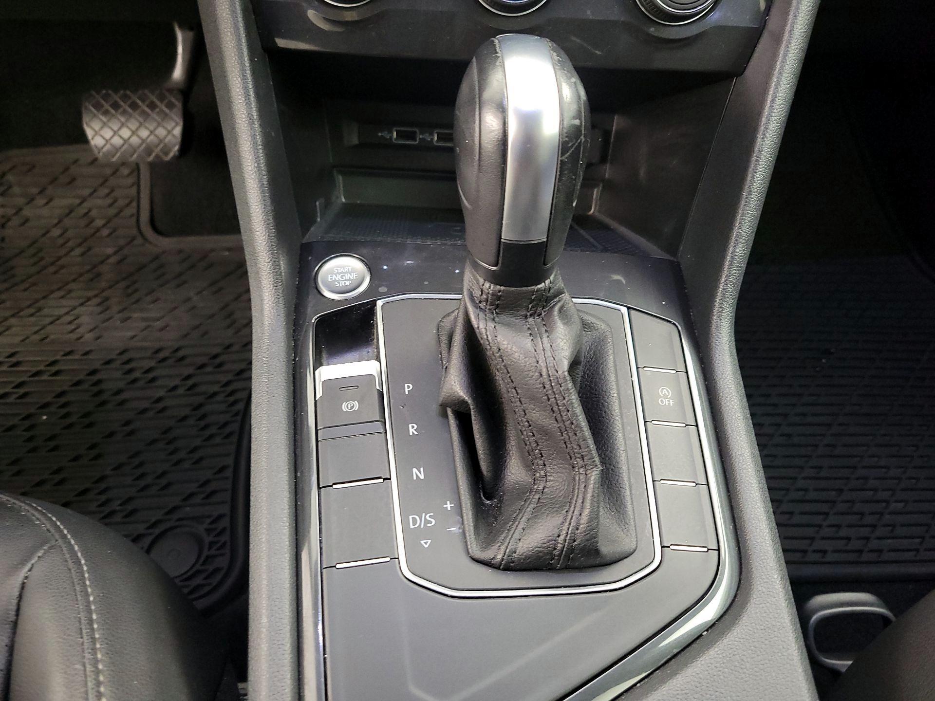 Thumbnail: 2020 Volkswagen Tiguan - 15