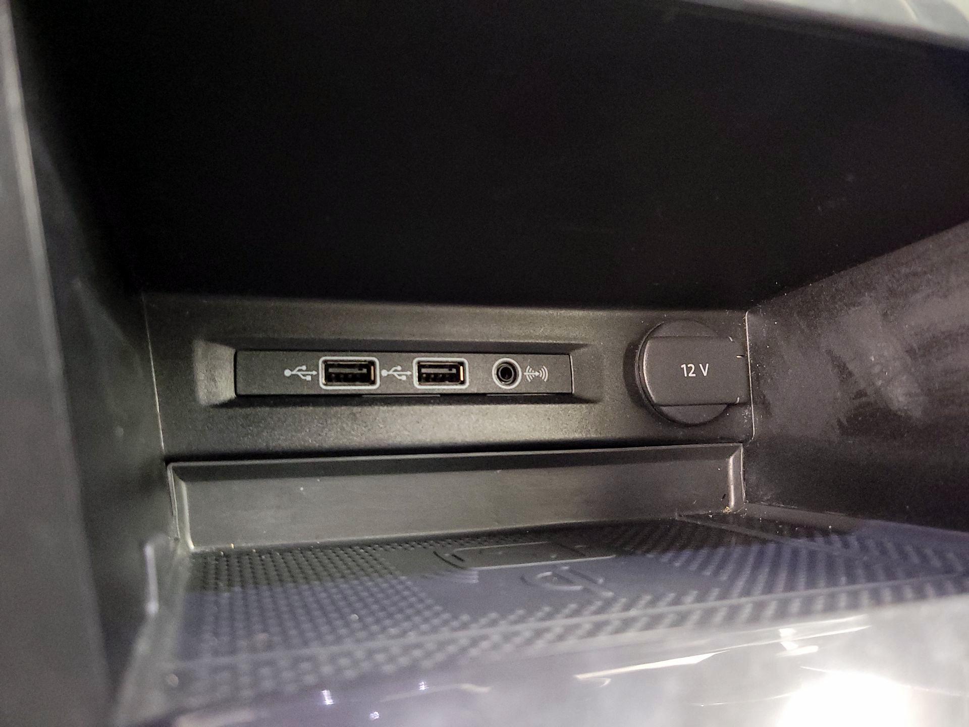 Thumbnail: 2020 Volkswagen Tiguan - 16