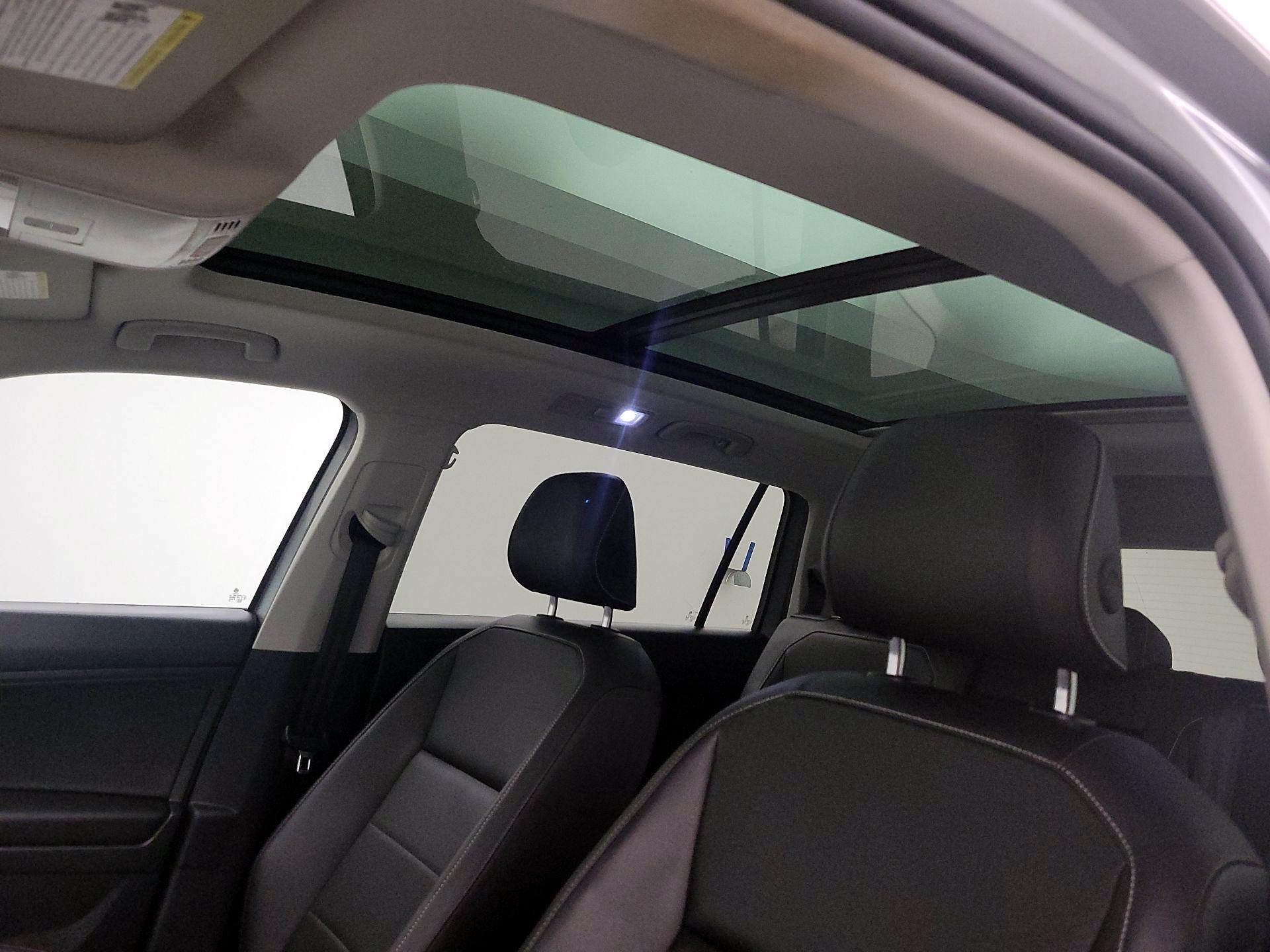 Thumbnail: 2021 Volkswagen Tiguan - 17