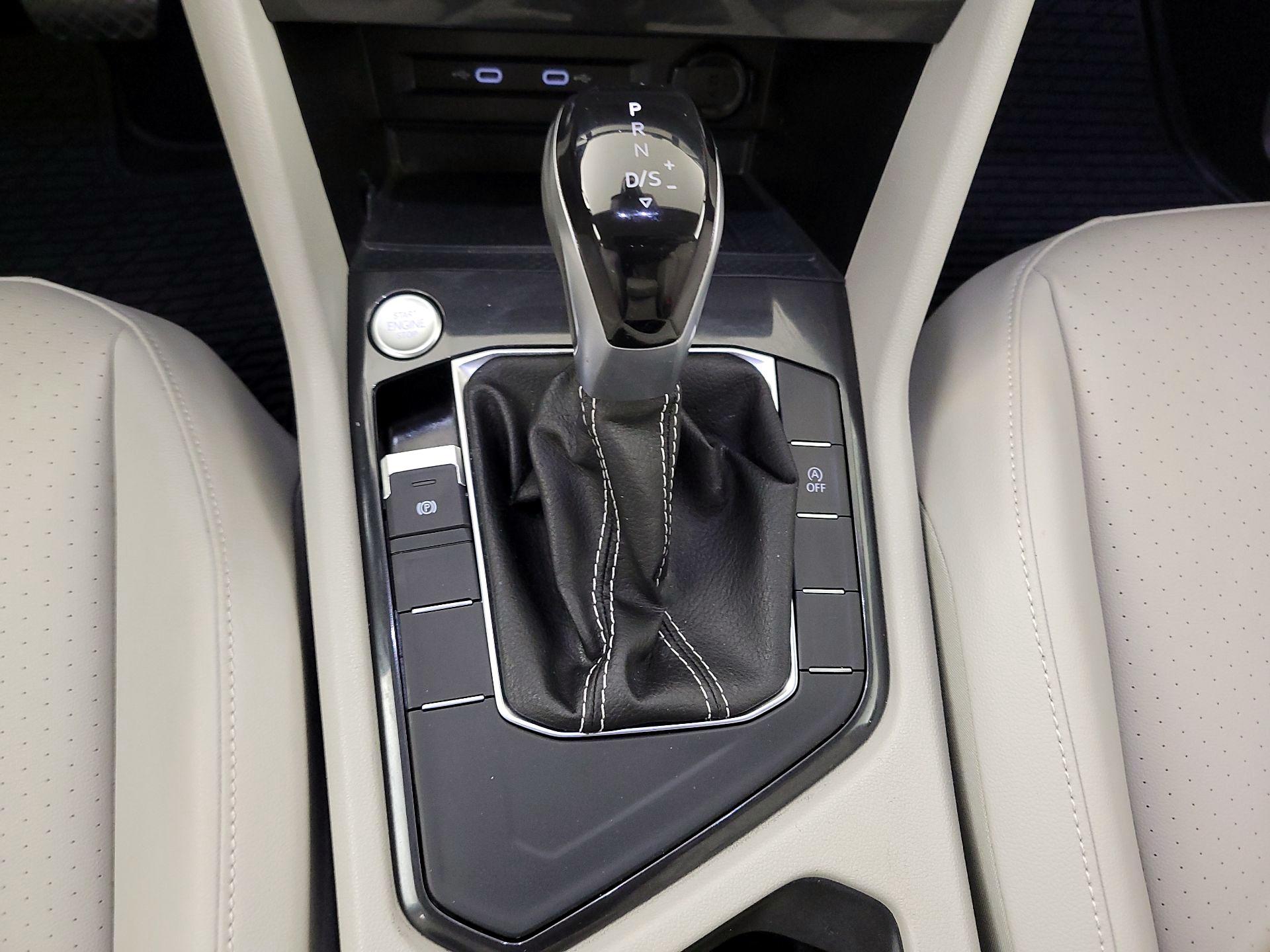 Thumbnail: 2022 Volkswagen Tiguan - 15
