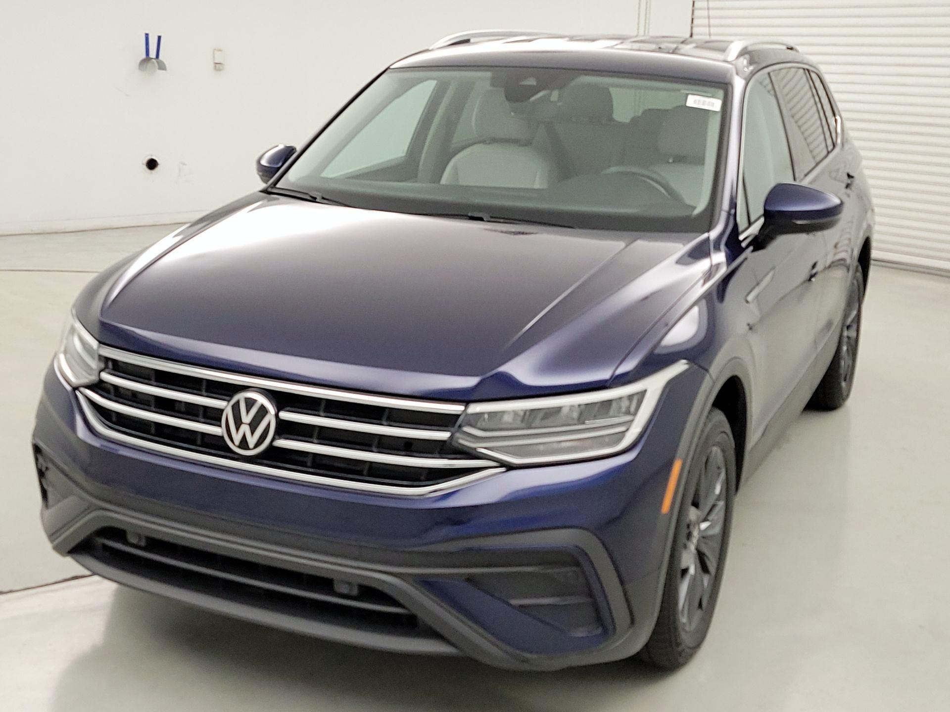 Thumbnail: 2022 Volkswagen Tiguan - 3