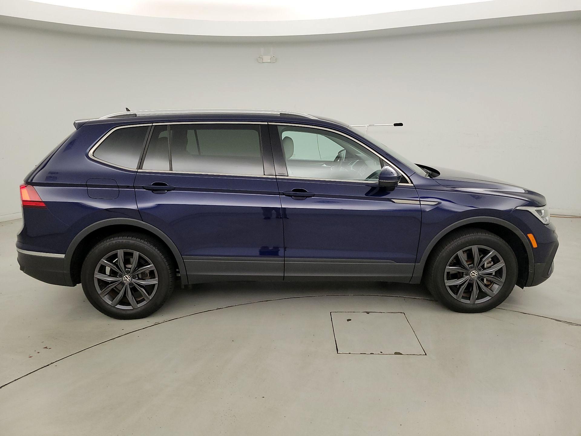 Thumbnail: 2022 Volkswagen Tiguan - 4