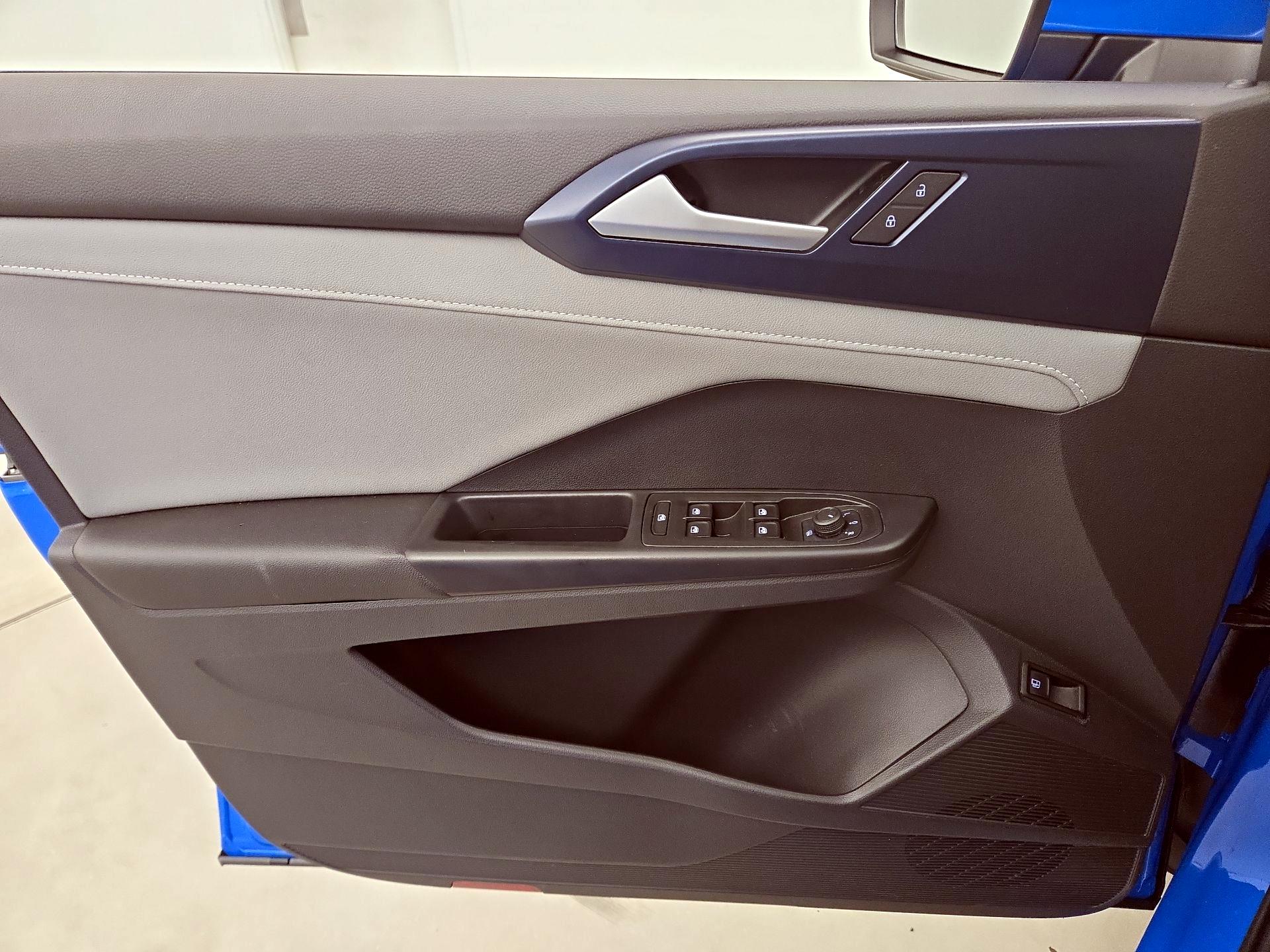 Thumbnail: 2023 Volkswagen Taos - 12
