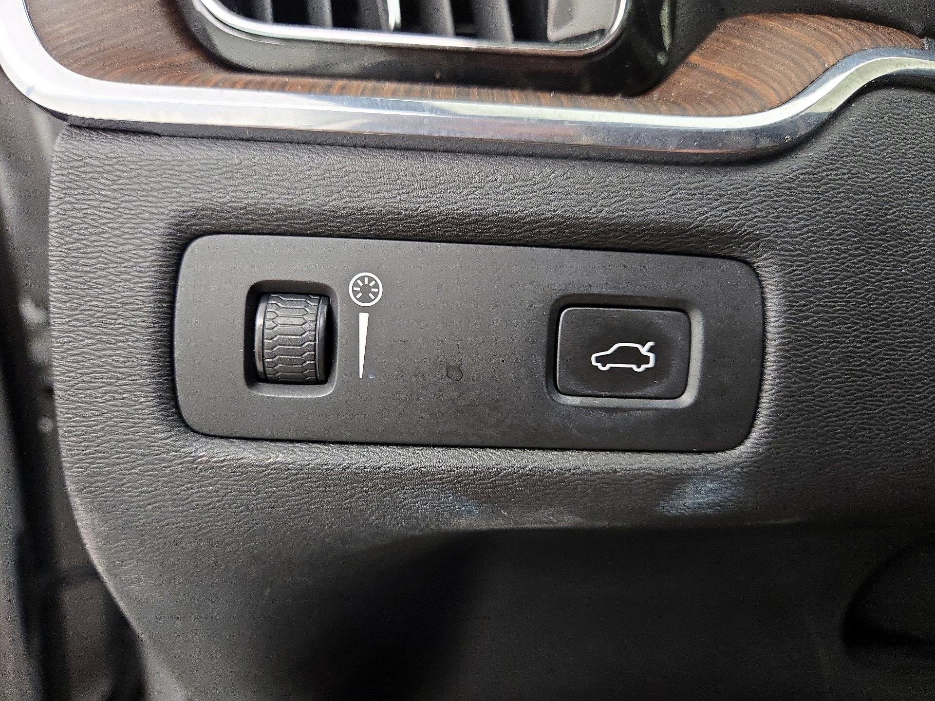 Thumbnail: 2020 Volvo XC60 - 13