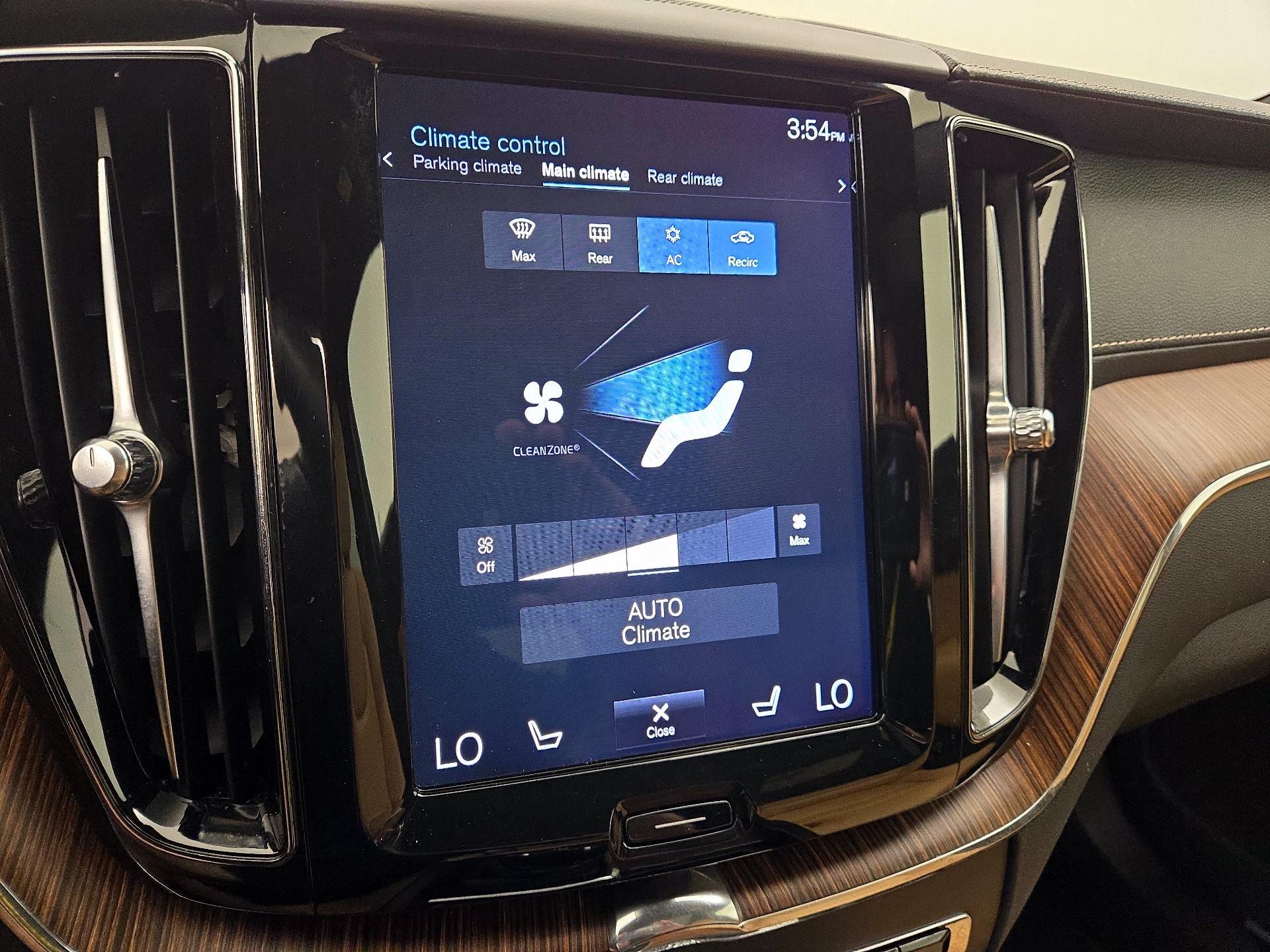 Thumbnail: 2020 Volvo XC60 - 16