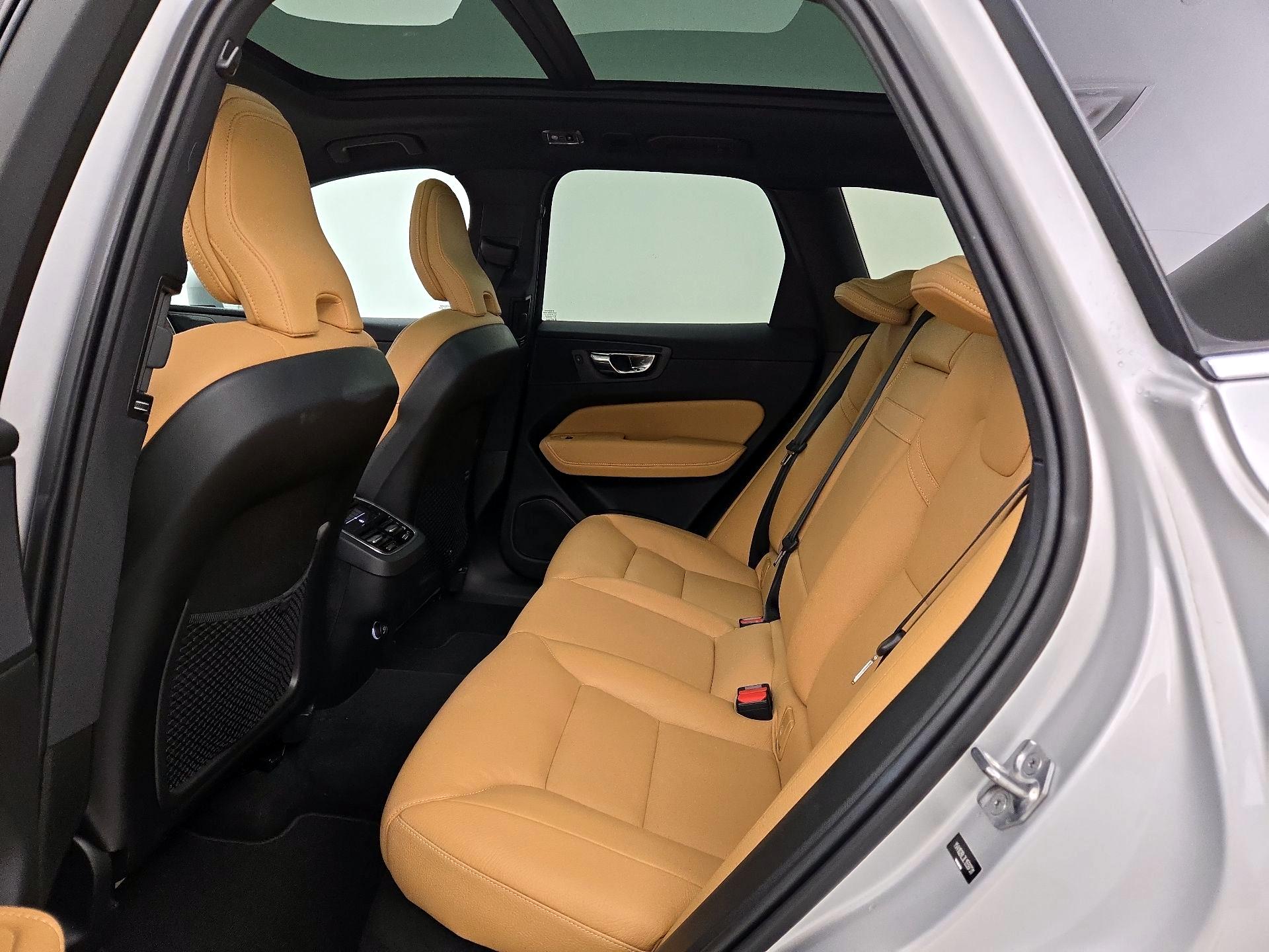 Thumbnail: 2020 Volvo XC60 - 20