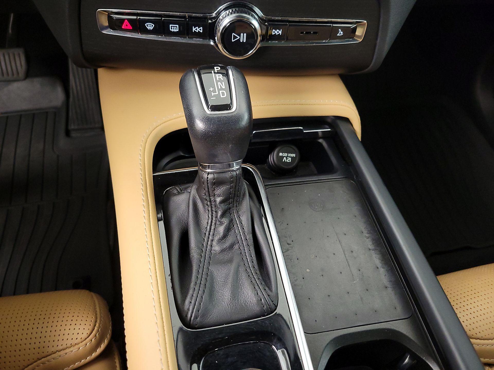 Thumbnail: 2022 Volvo XC90 - 18