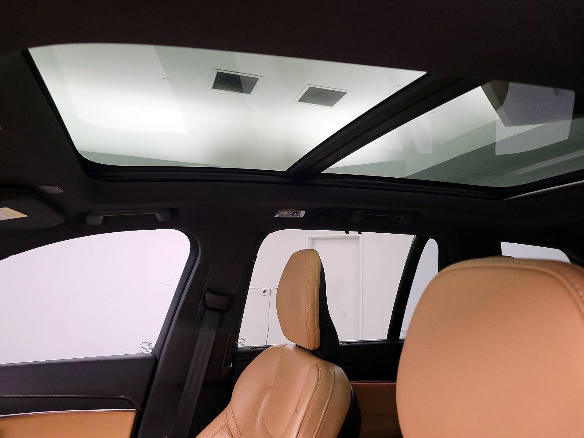 Thumbnail: 2022 Volvo XC90 - 20