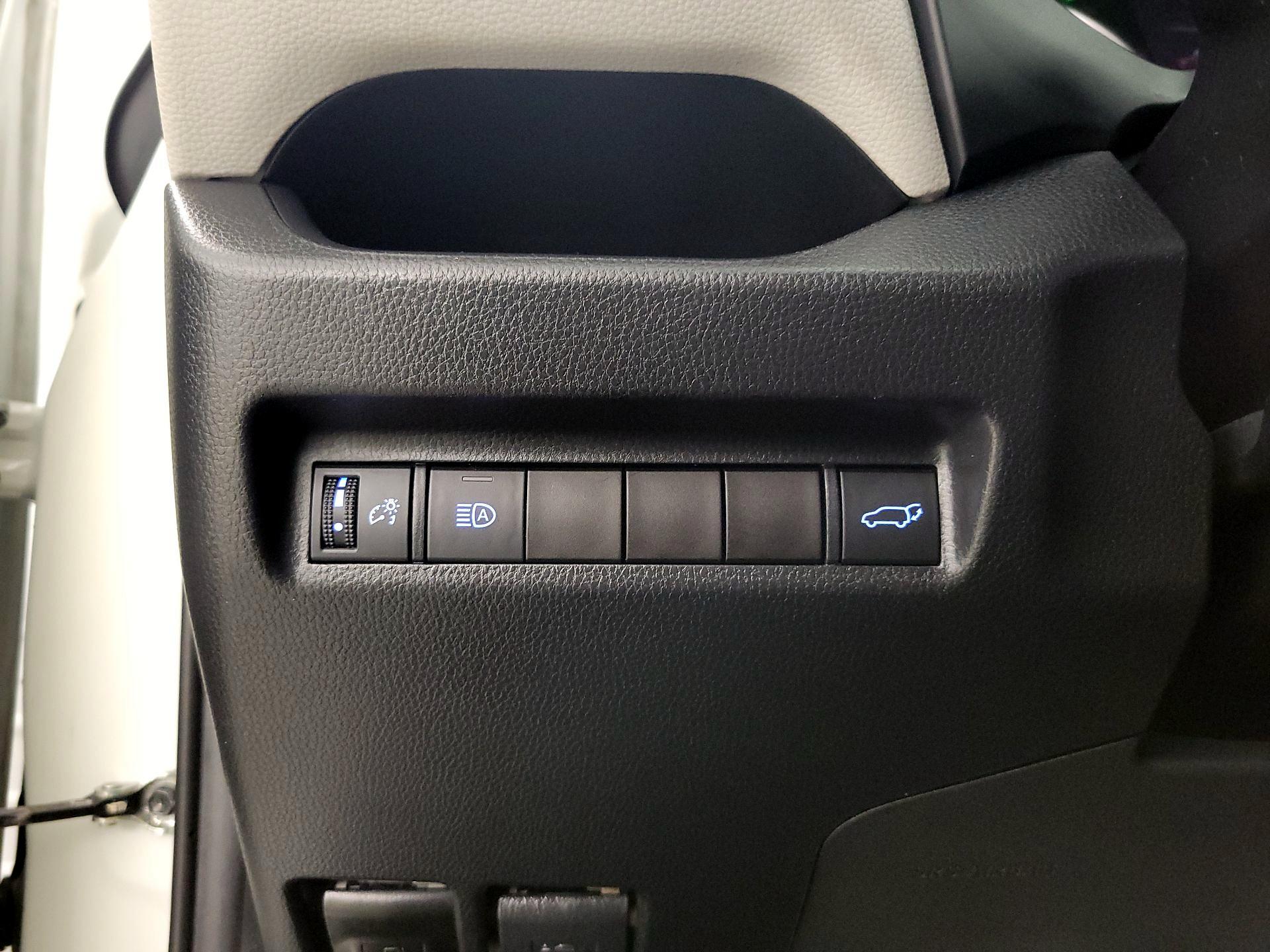 Thumbnail: 2021 Toyota RAV4 - 11