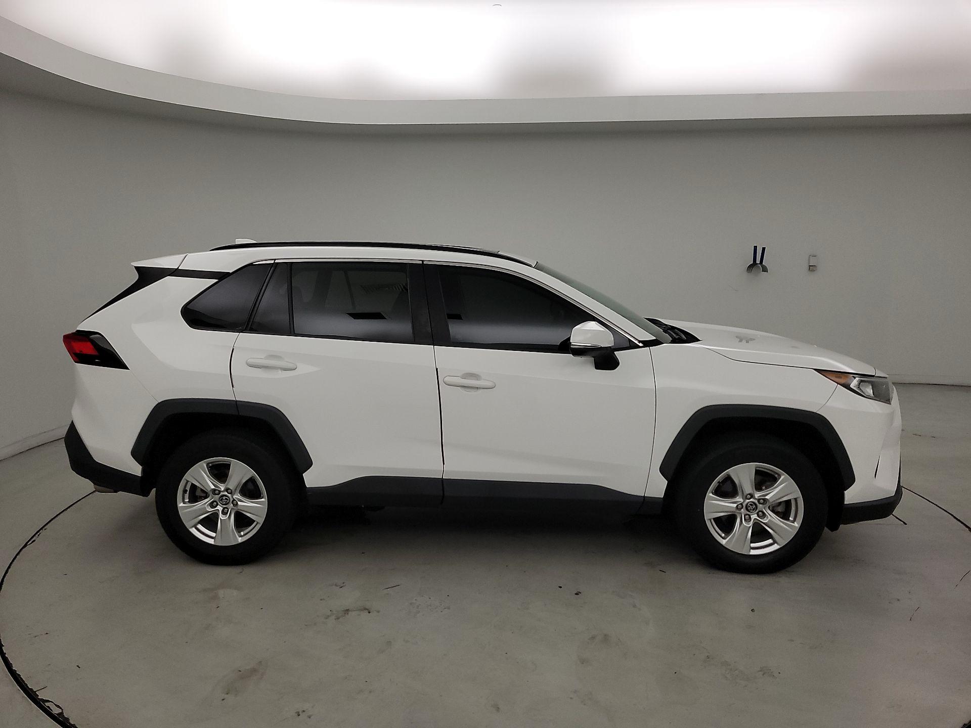 Thumbnail: 2021 Toyota RAV4 - 4