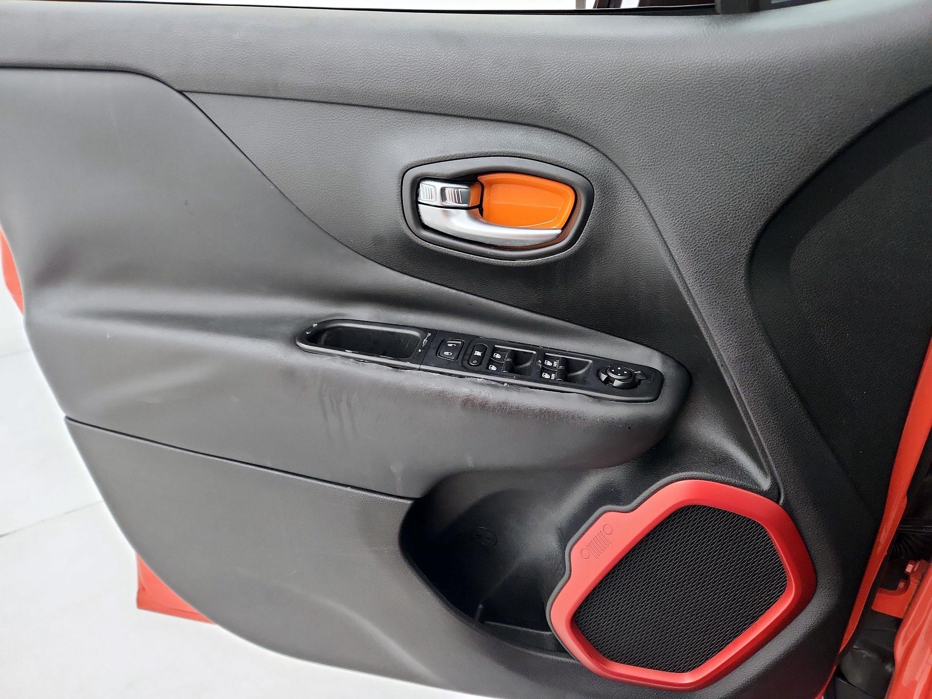 Thumbnail: 2016 Jeep Renegade - 12