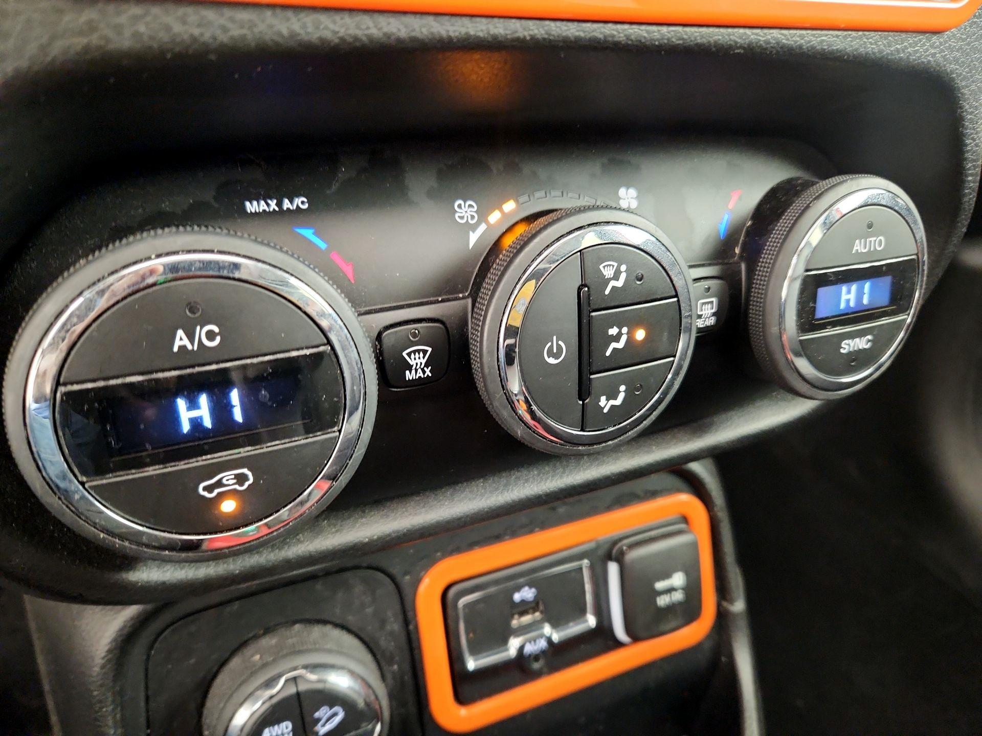 Thumbnail: 2016 Jeep Renegade - 17