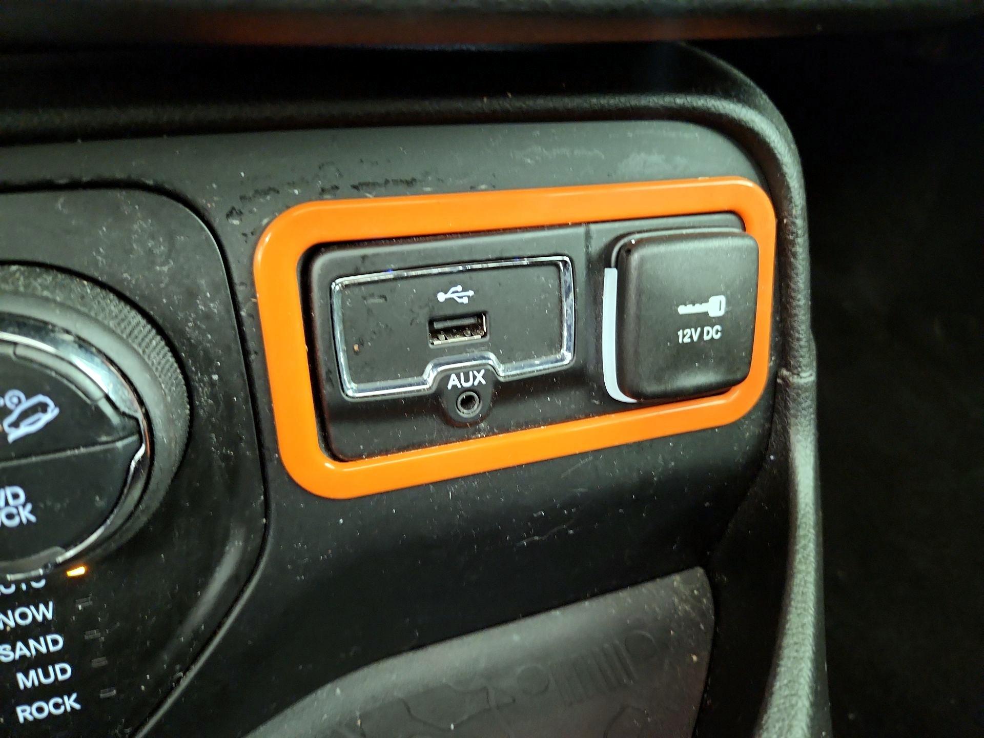Thumbnail: 2016 Jeep Renegade - 19