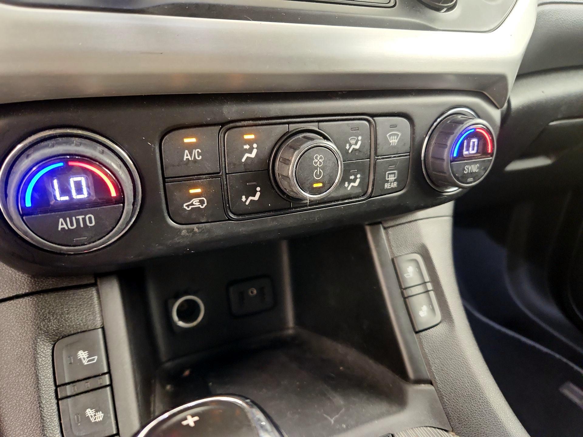 Thumbnail: 2019 GMC Acadia - 17
