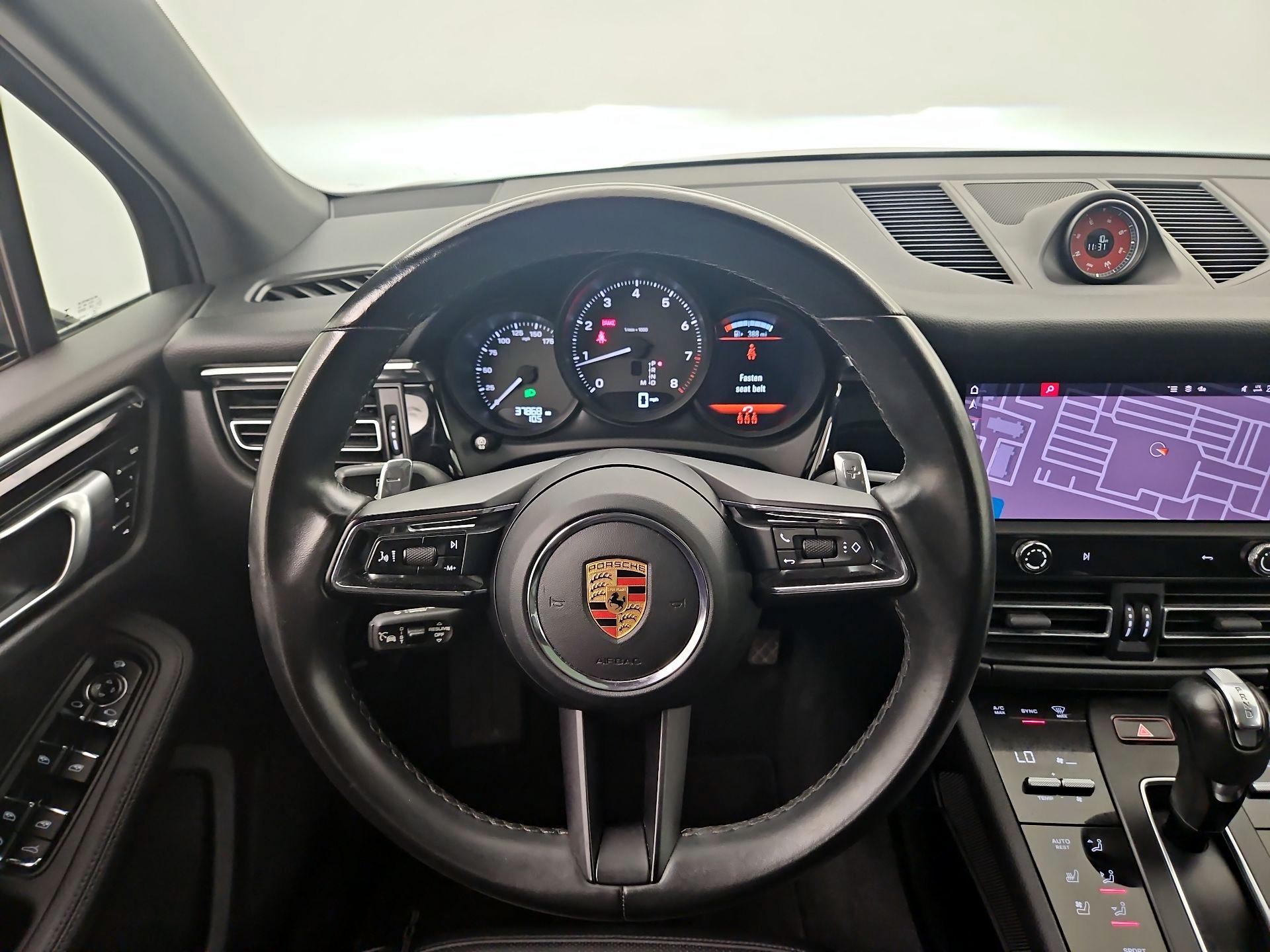 Thumbnail: 2023 Porsche Macan - 10