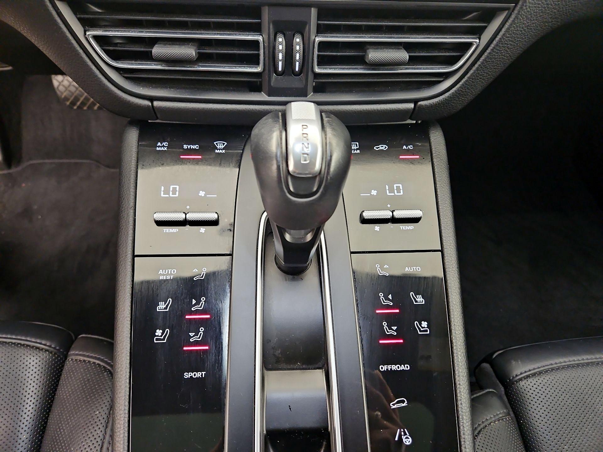 Thumbnail: 2023 Porsche Macan - 18