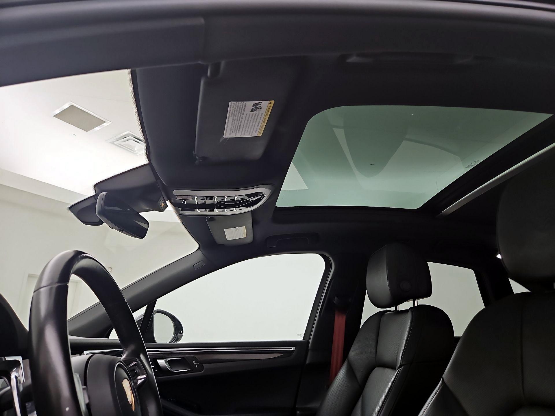 Thumbnail: 2023 Porsche Macan - 20
