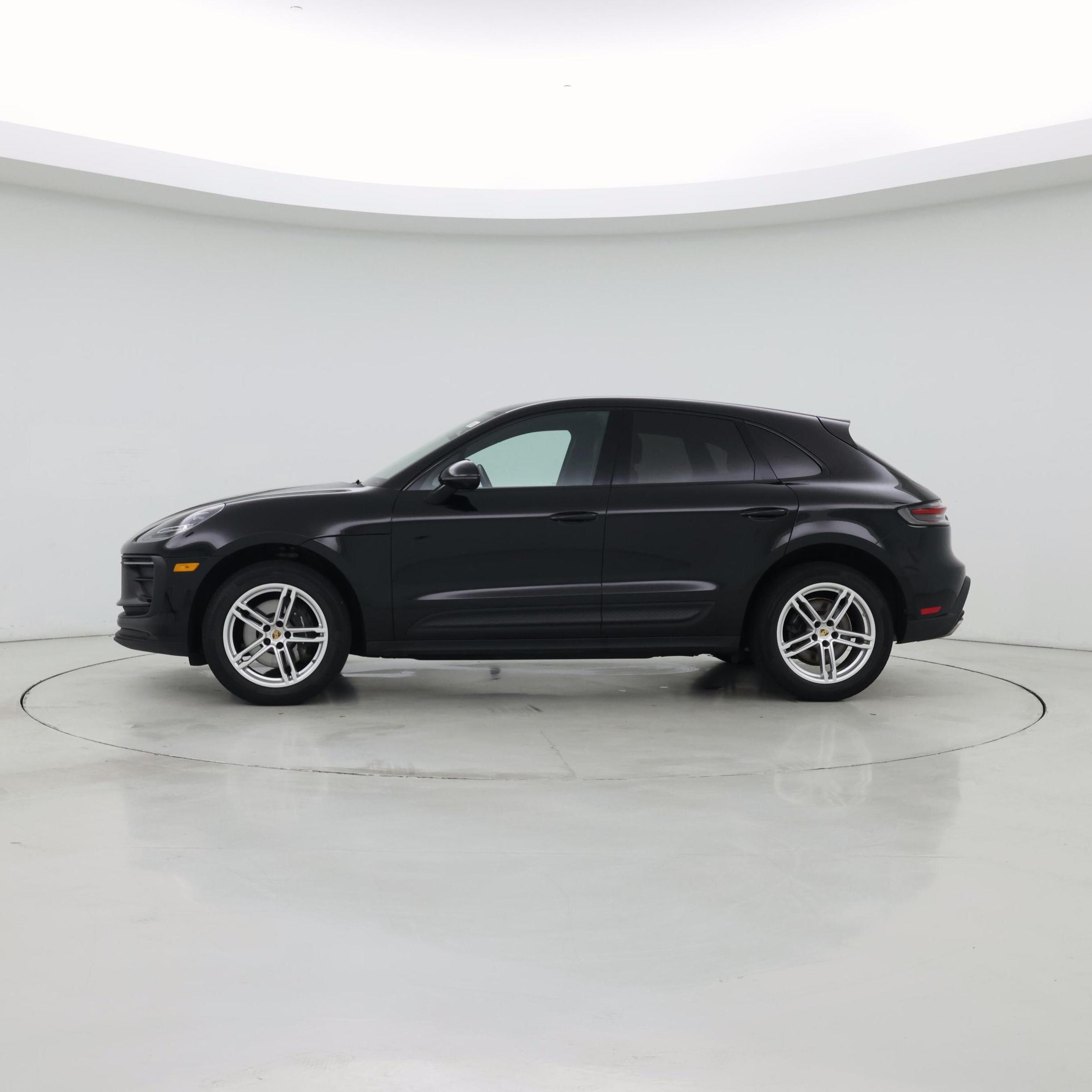 Thumbnail: 2023 Porsche Macan - 3