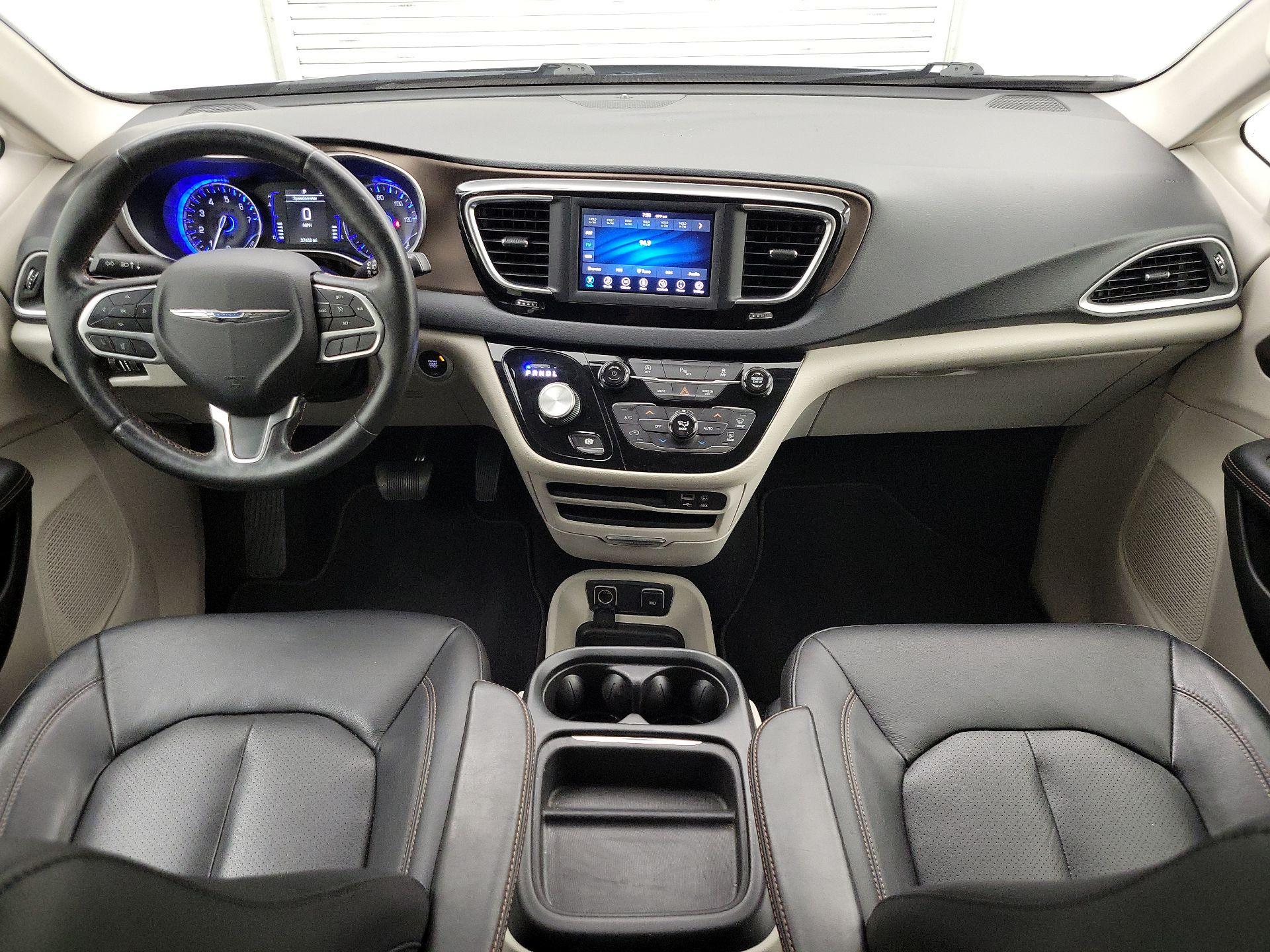 Thumbnail: 2019 Chrysler Pacifica - 9