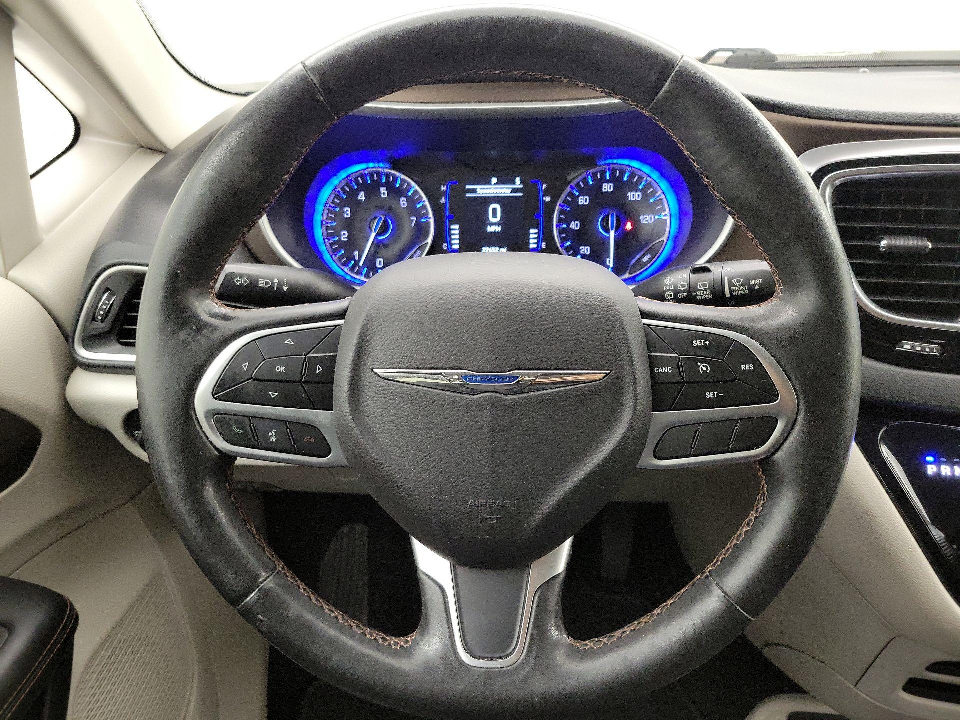 Thumbnail: 2019 Chrysler Pacifica - 10