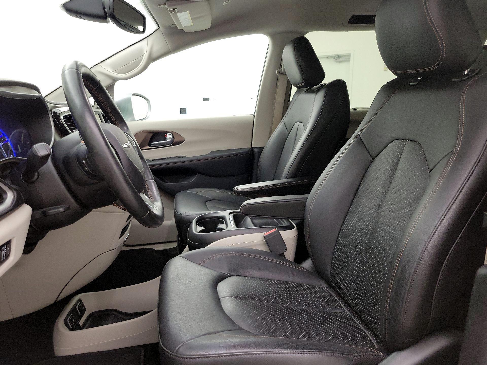 Thumbnail: 2019 Chrysler Pacifica - 11