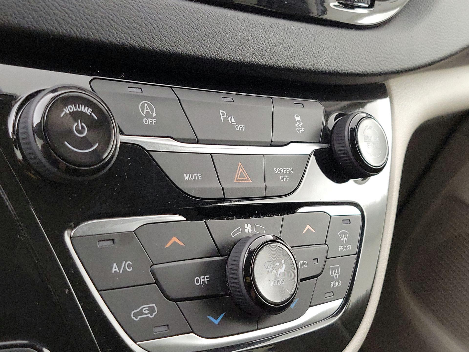 Thumbnail: 2019 Chrysler Pacifica - 16