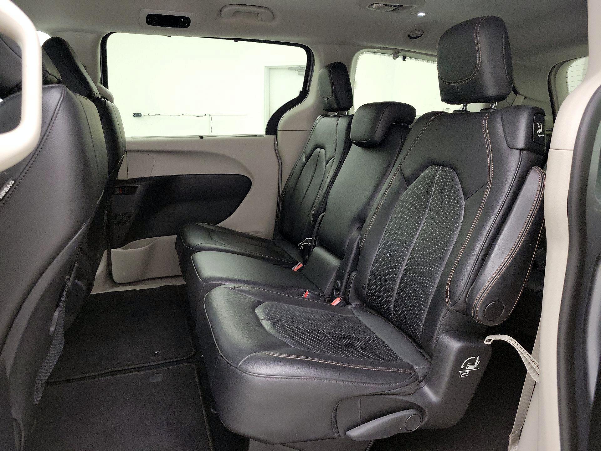 Thumbnail: 2019 Chrysler Pacifica - 19