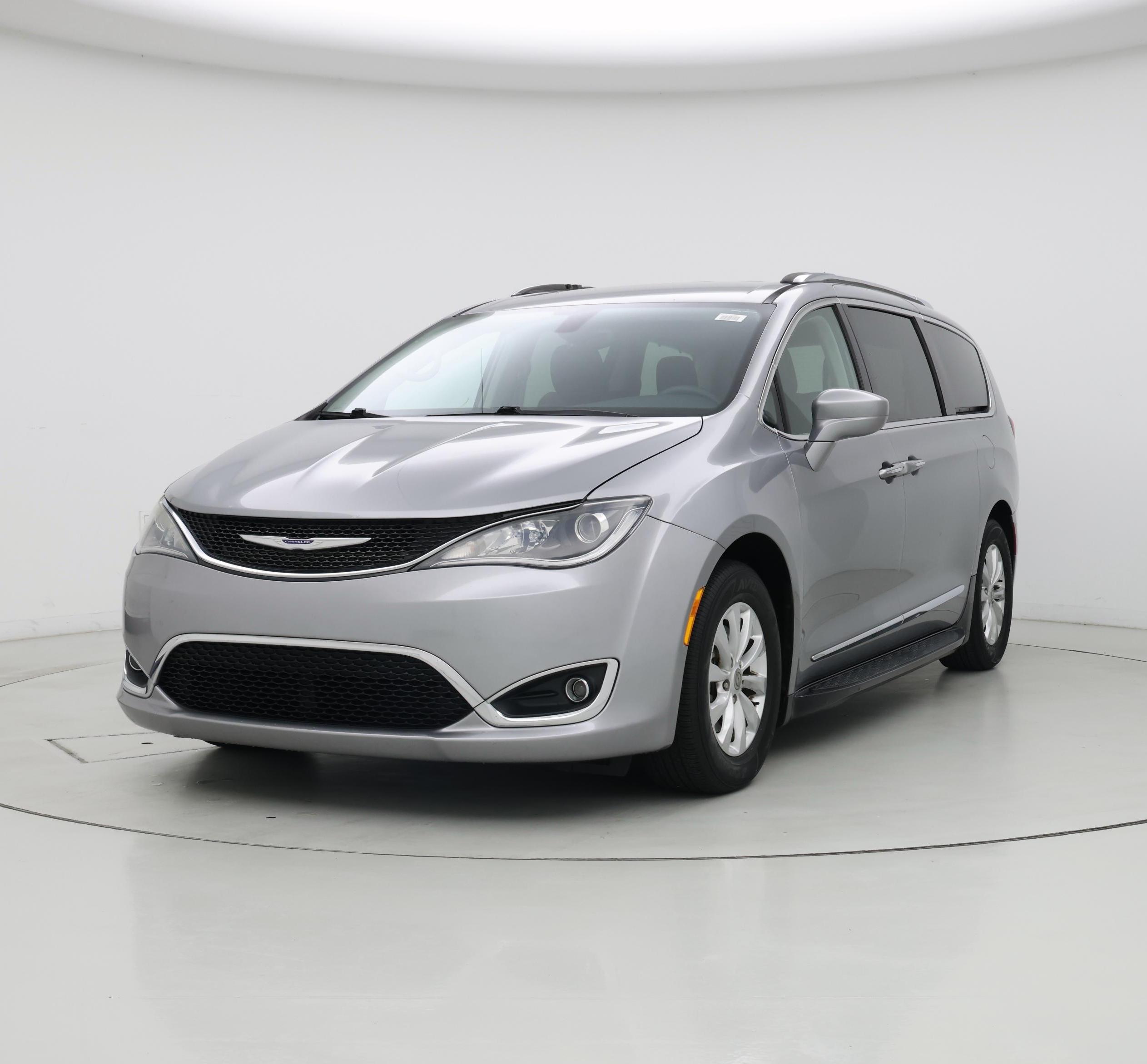 Thumbnail: 2019 Chrysler Pacifica - 4