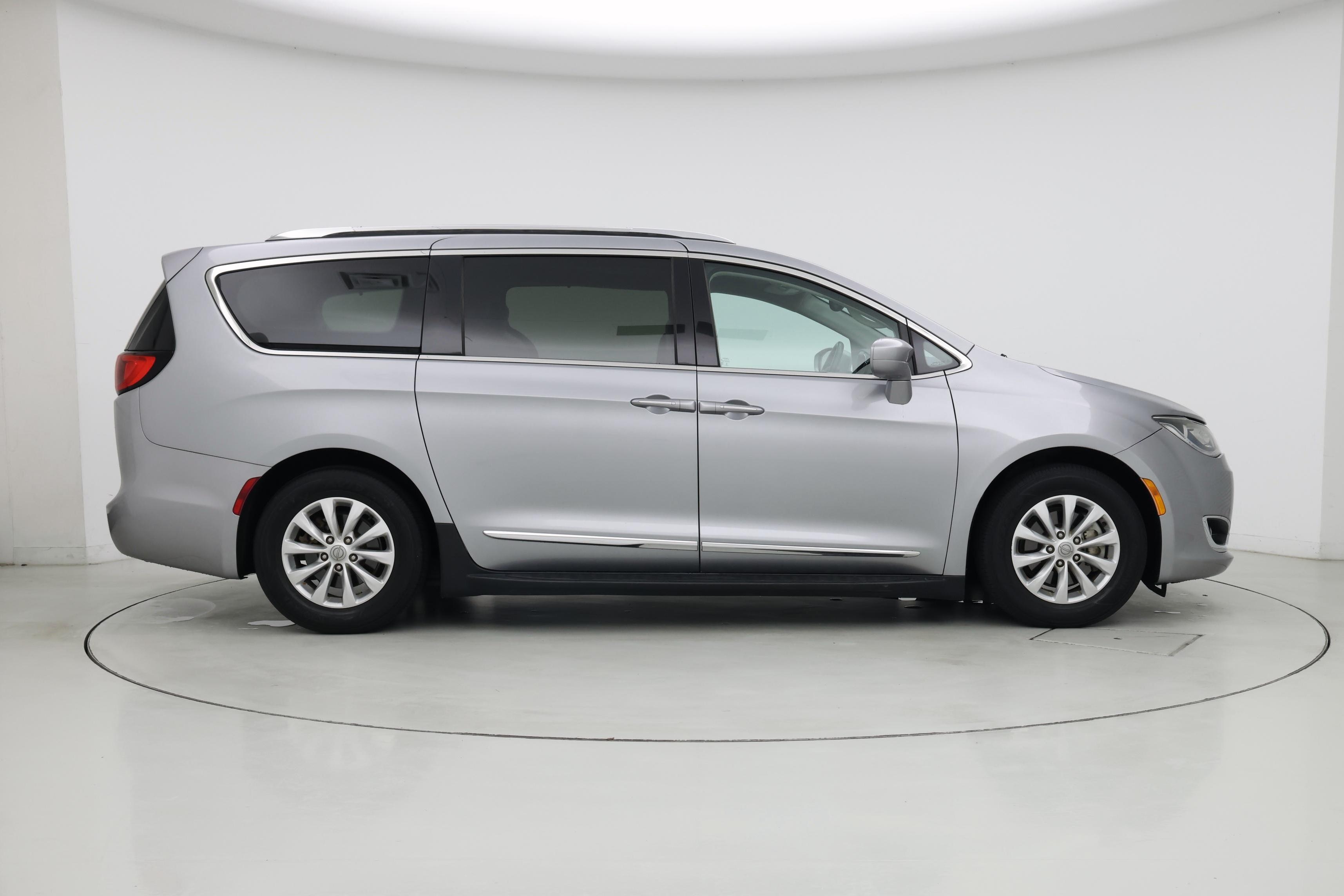 Thumbnail: 2019 Chrysler Pacifica - 7