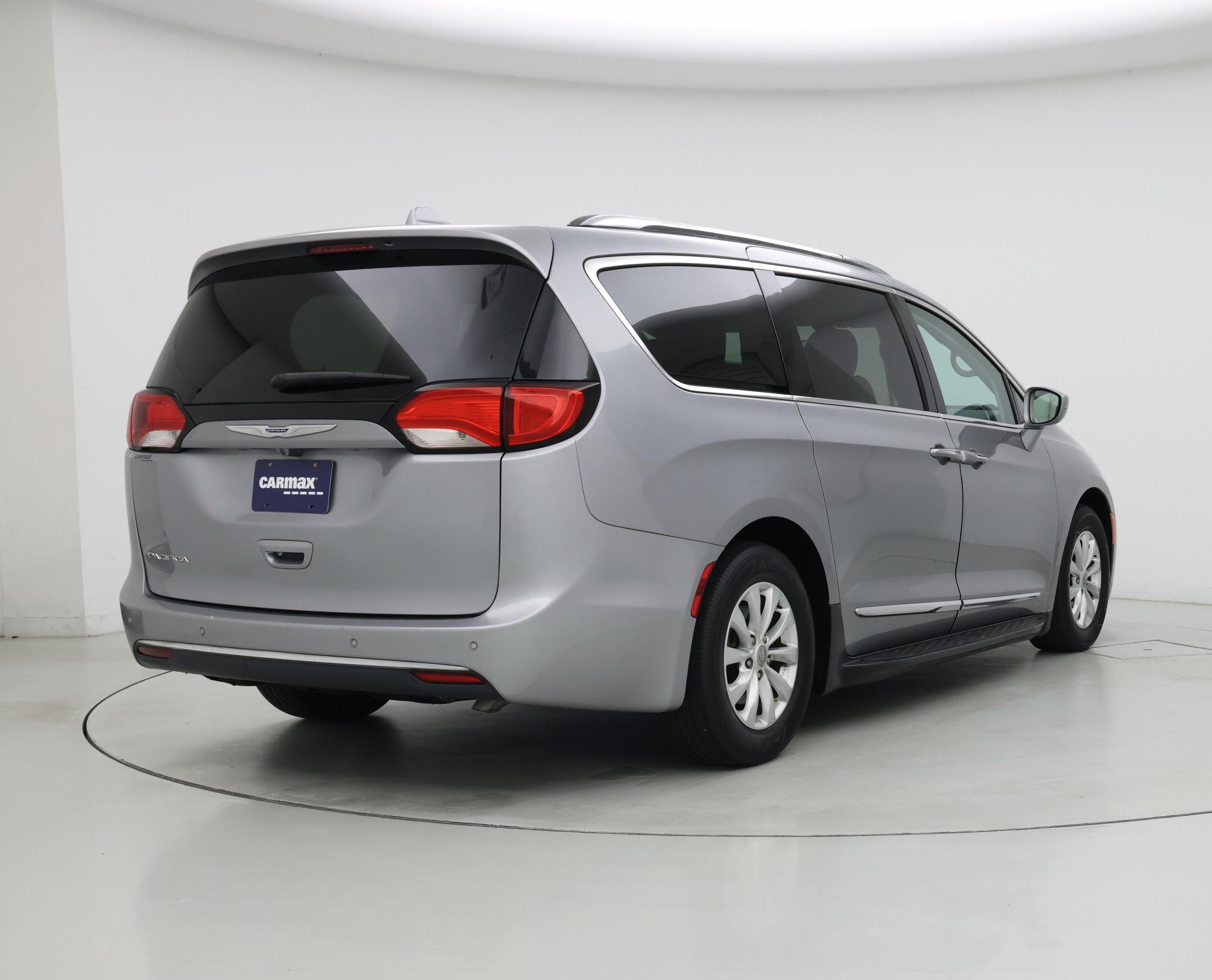 Thumbnail: 2019 Chrysler Pacifica - 8
