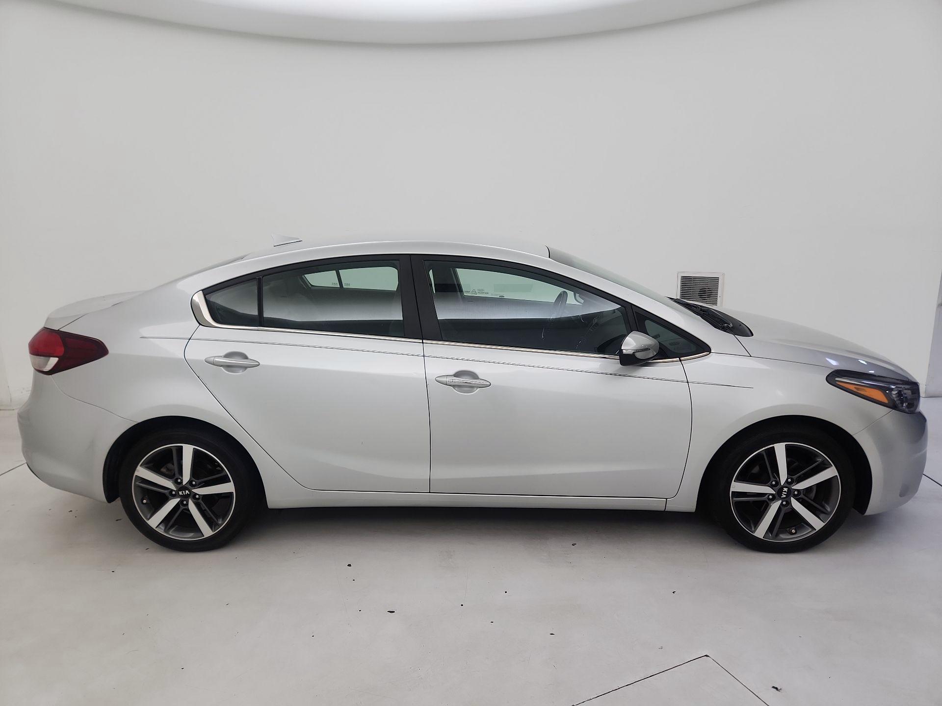 Thumbnail: 2017 Kia Forte - 4