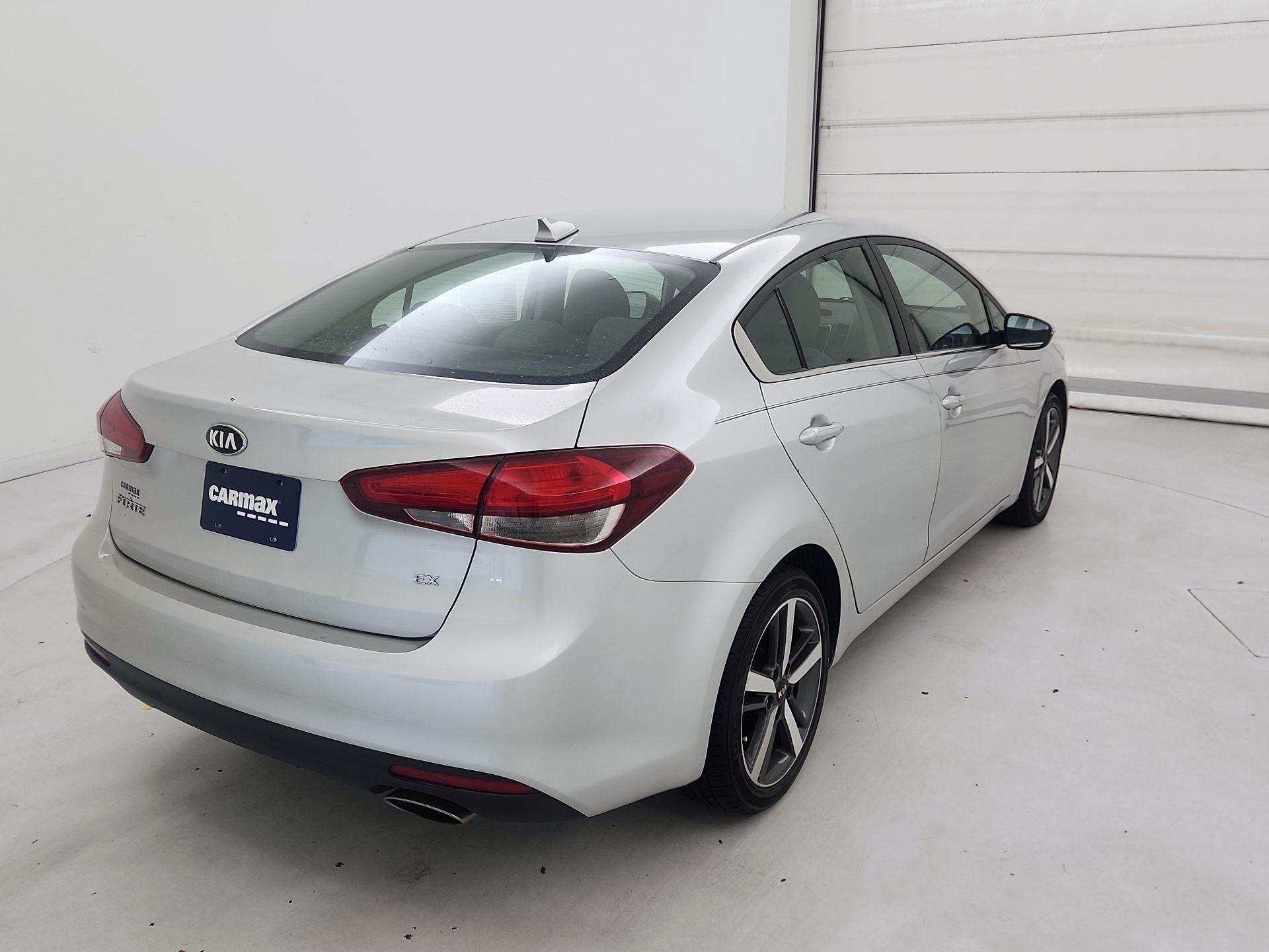 Thumbnail: 2017 Kia Forte - 5
