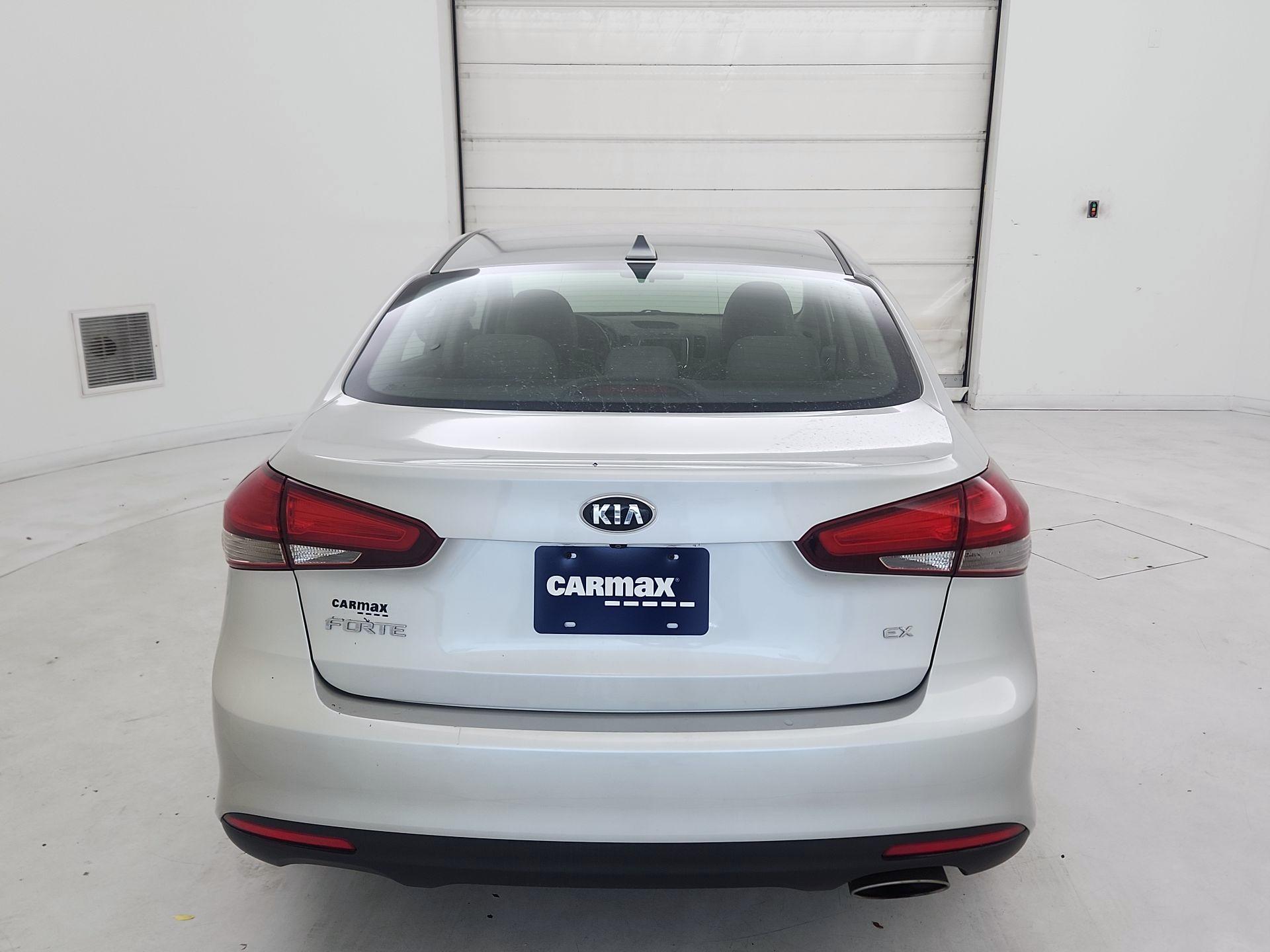 Thumbnail: 2017 Kia Forte - 6