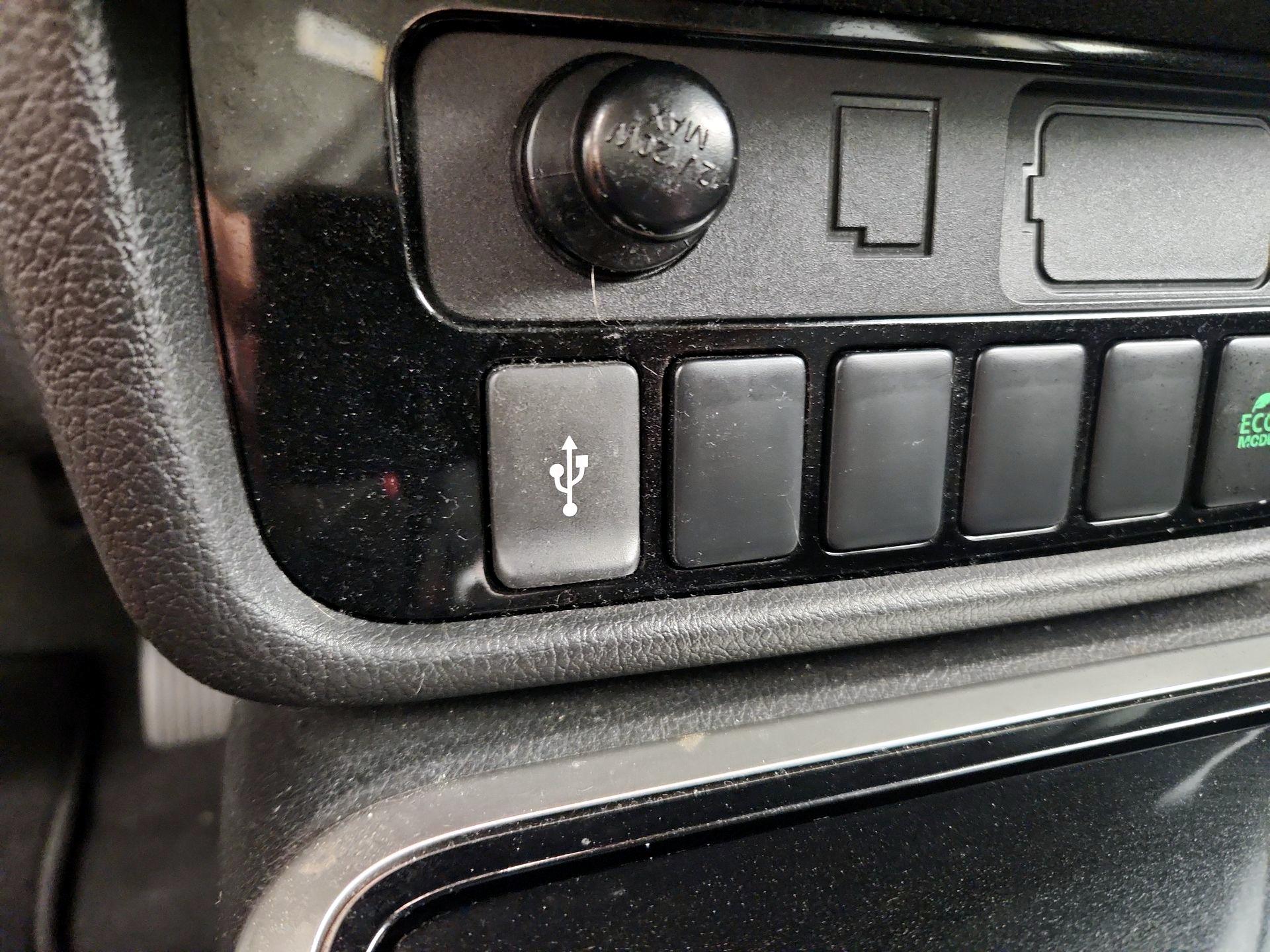 Thumbnail: 2020 Mitsubishi Outlander - 18