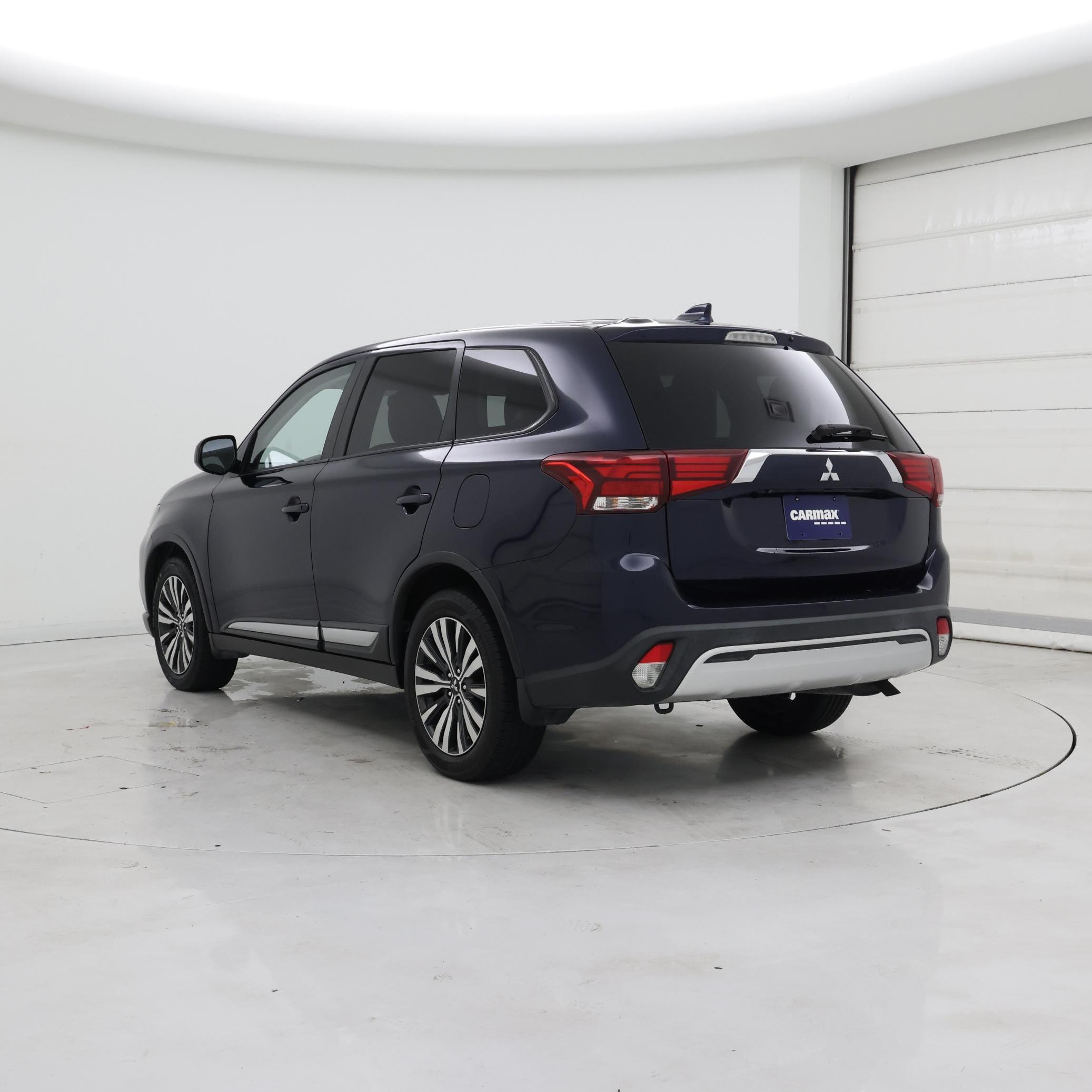 Thumbnail: 2020 Mitsubishi Outlander - 2