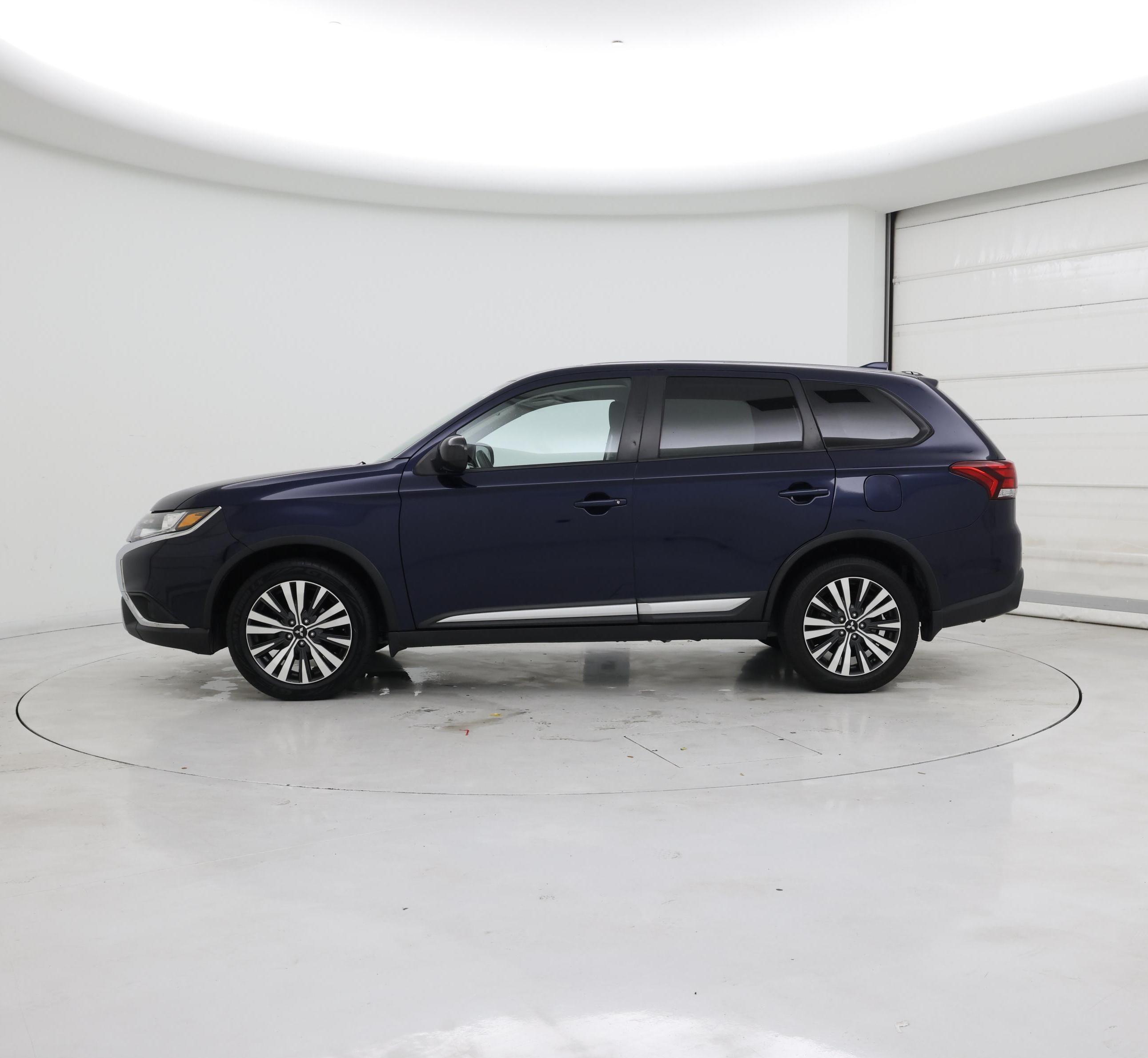 Thumbnail: 2020 Mitsubishi Outlander - 3