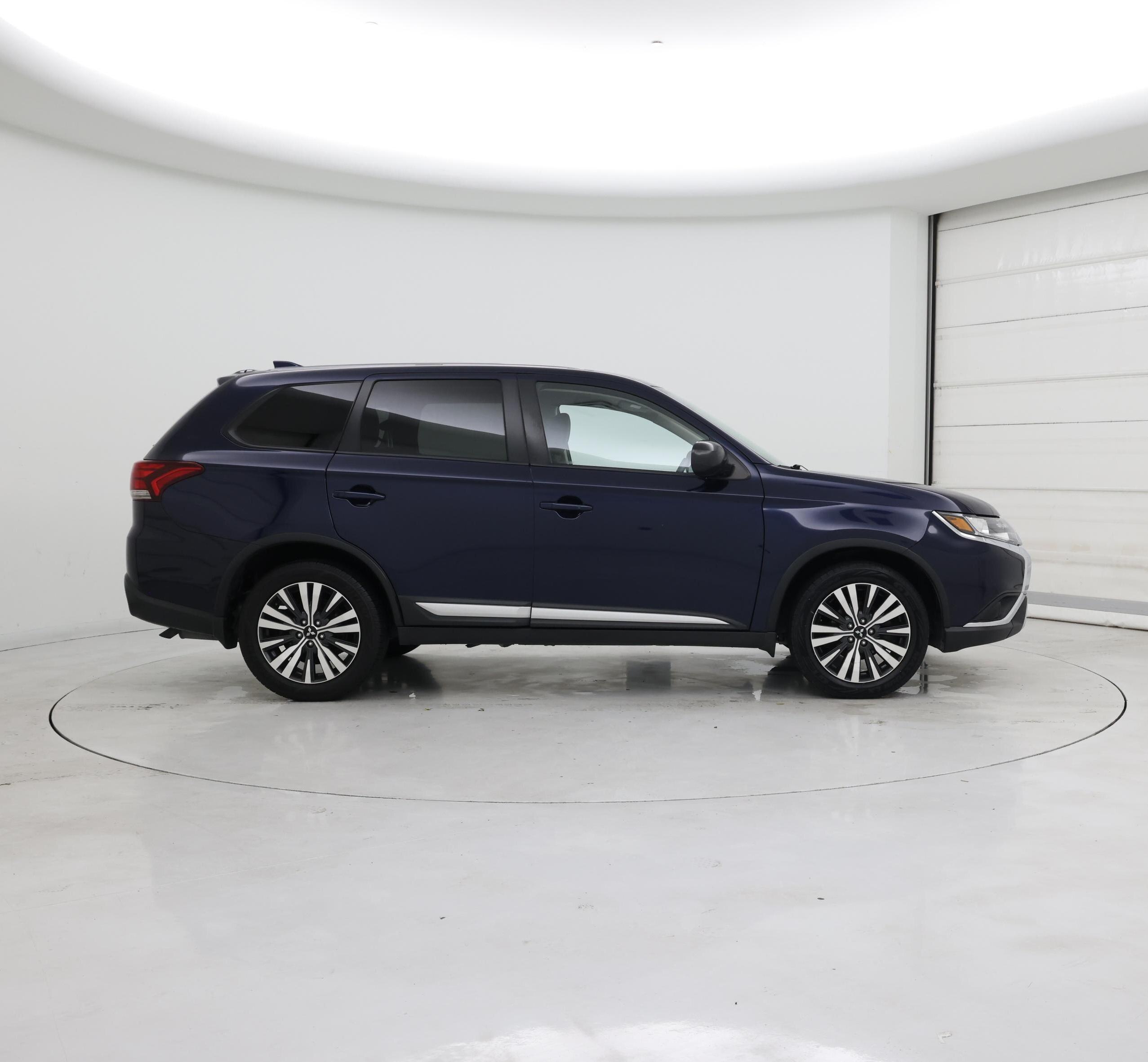 Thumbnail: 2020 Mitsubishi Outlander - 7
