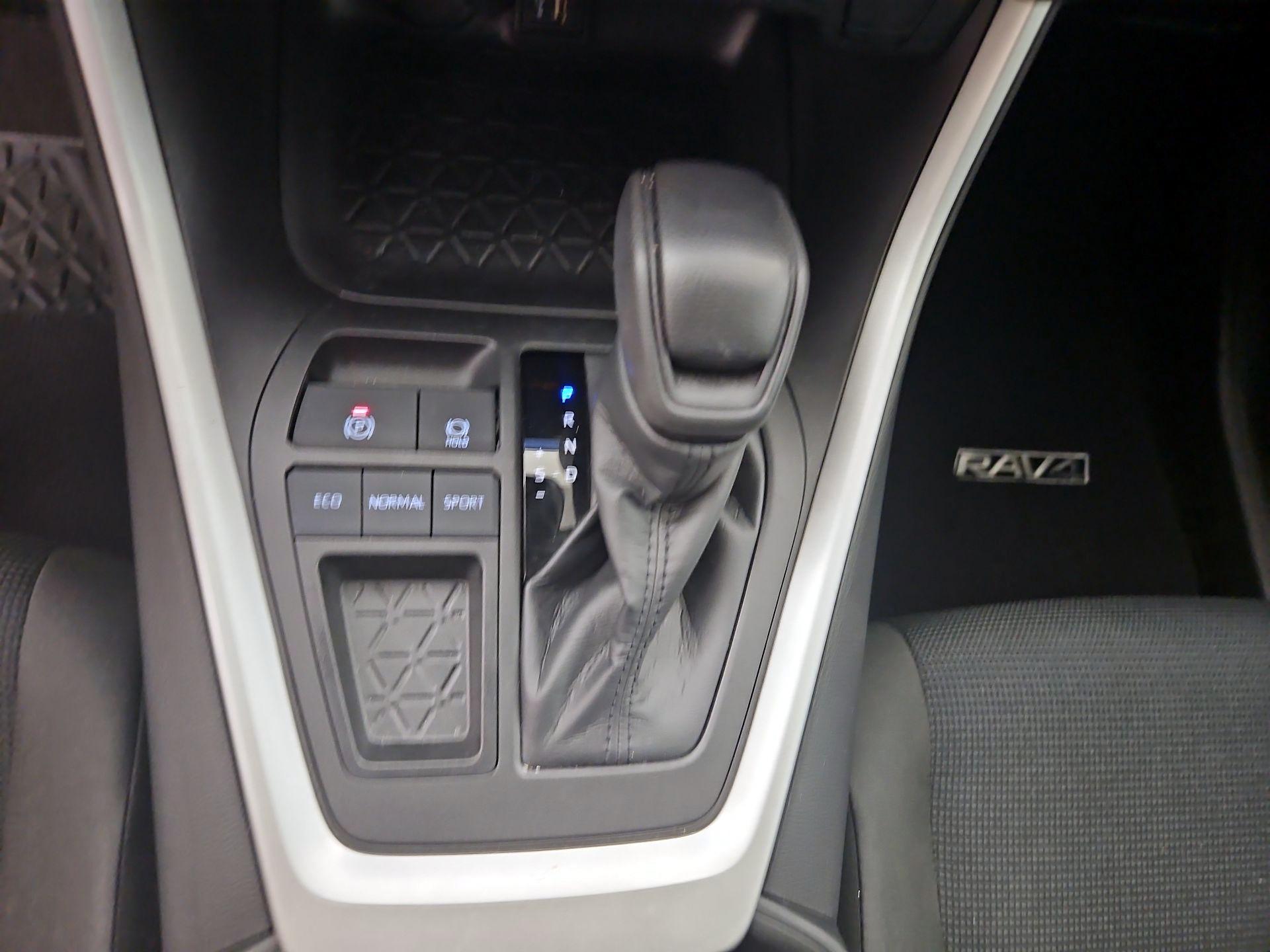 Thumbnail: 2023 Toyota RAV4 - 17