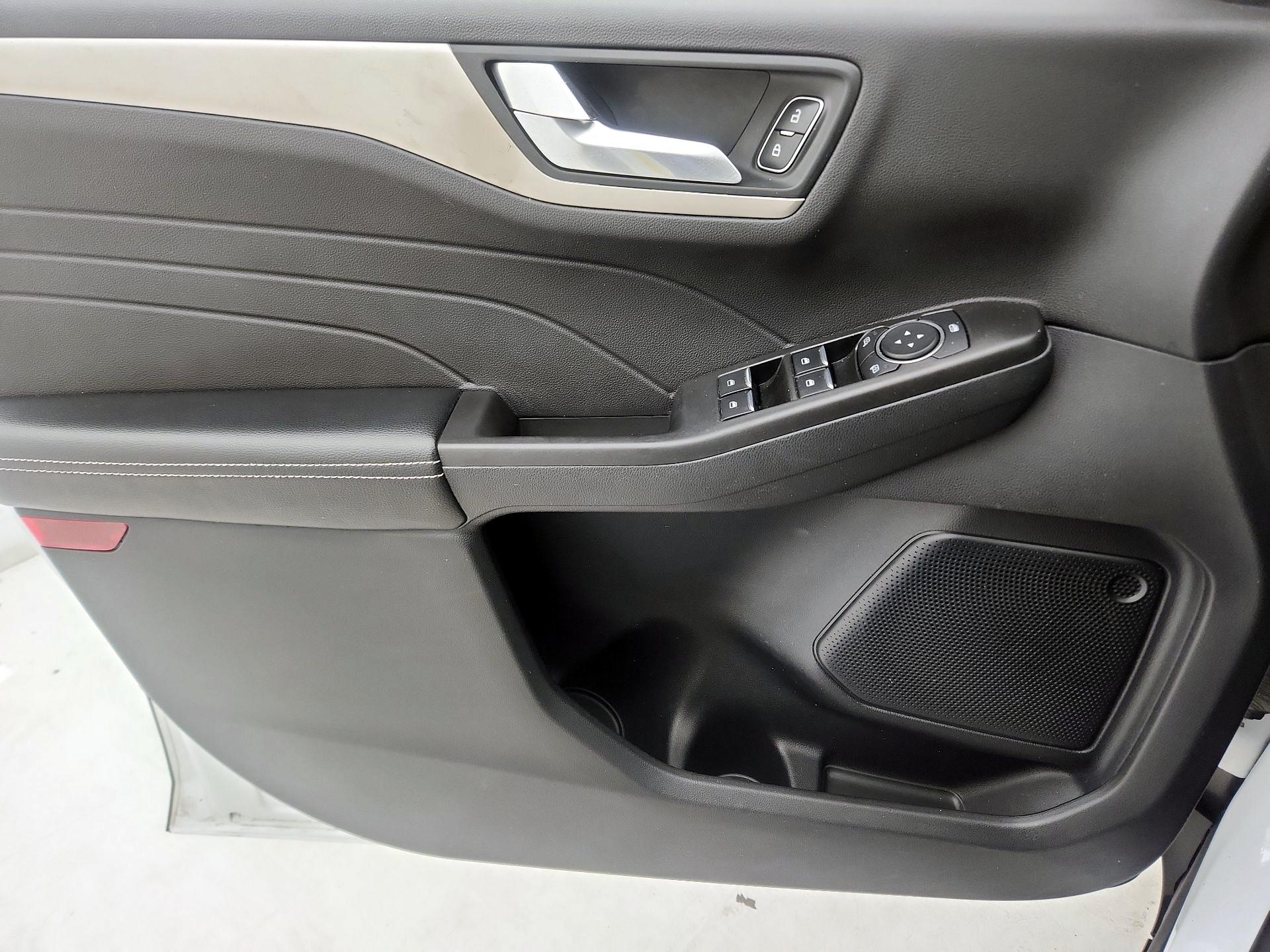 Thumbnail: 2021 Ford Escape - 12