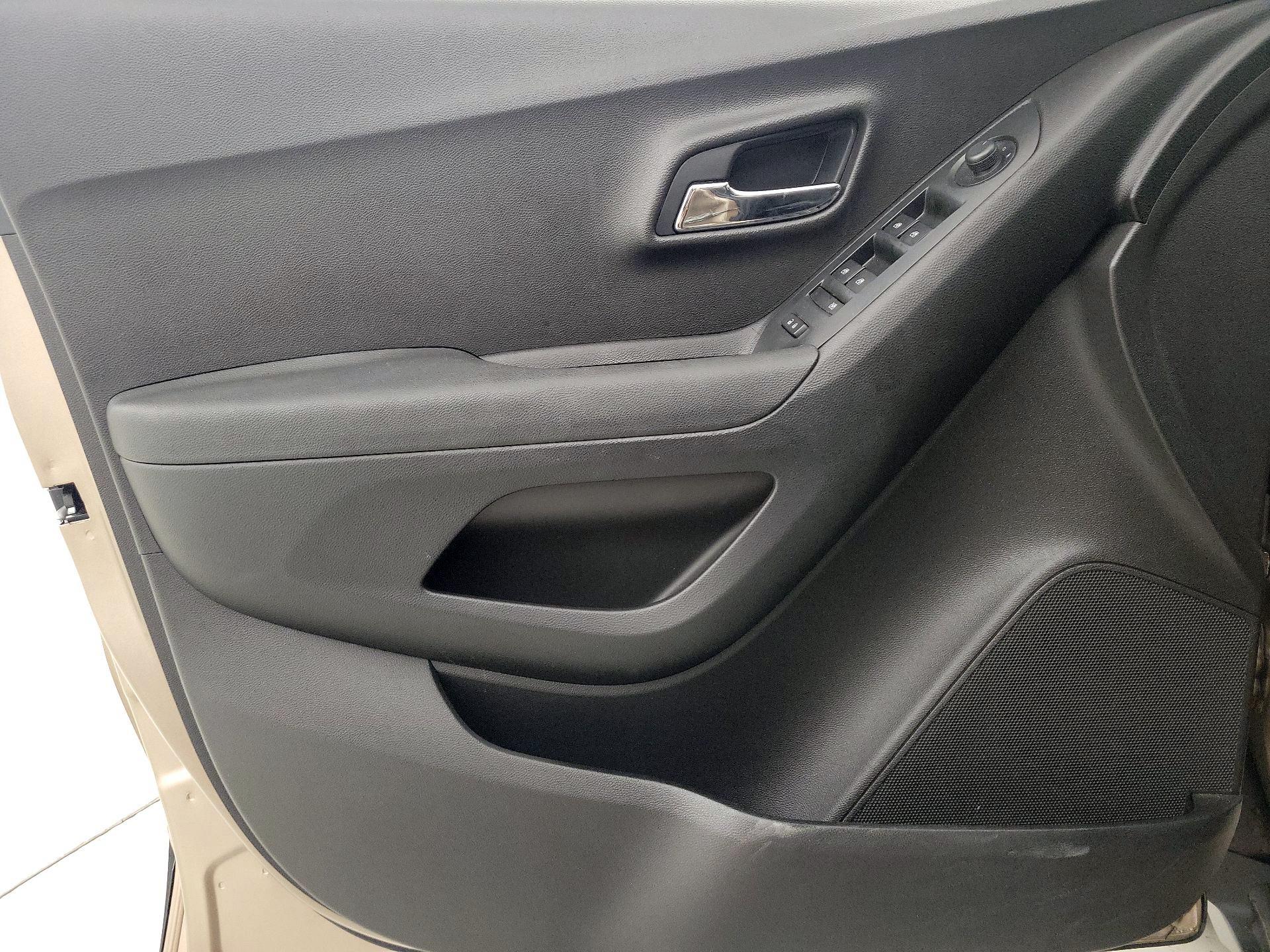 Thumbnail: 2018 Chevrolet Trax - 12