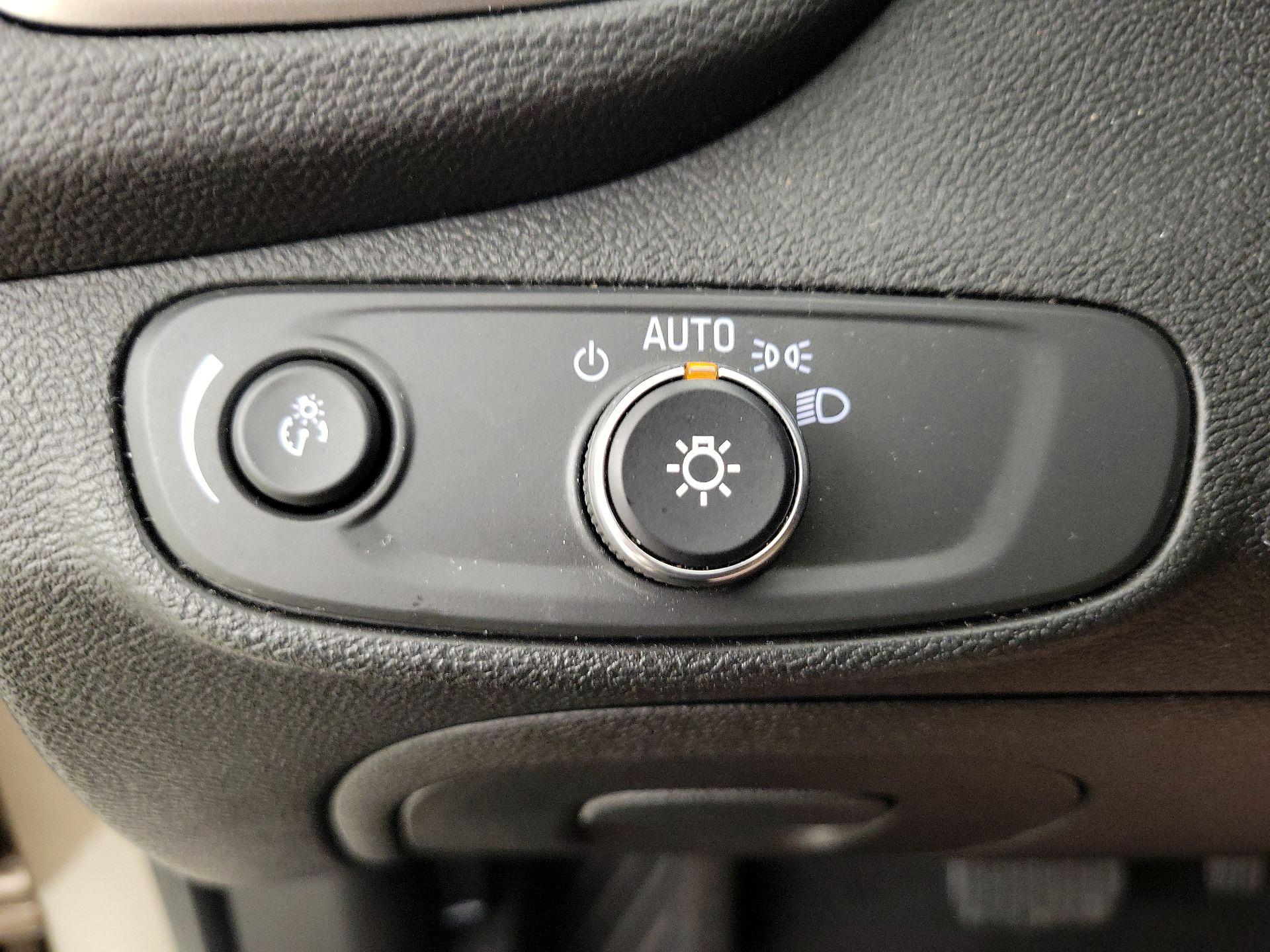 Thumbnail: 2018 Chevrolet Trax - 13