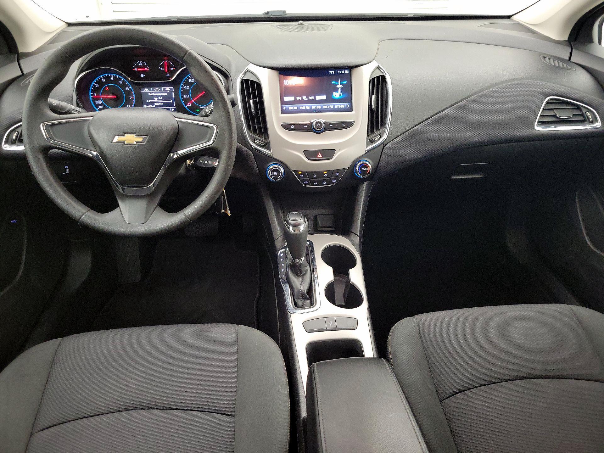 Thumbnail: 2018 Chevrolet Cruze - 9