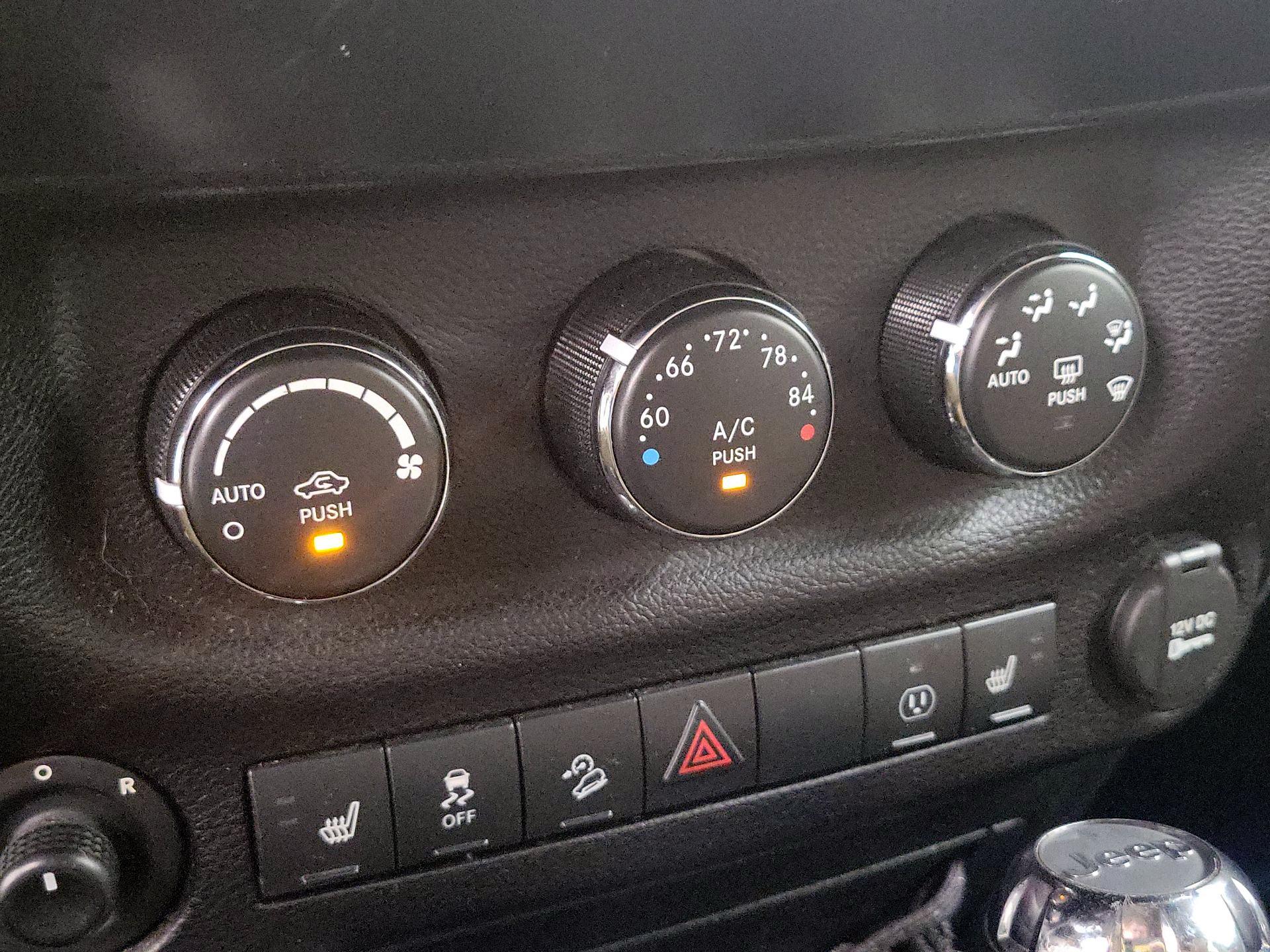 Thumbnail: 2016 Jeep Wrangler - 14