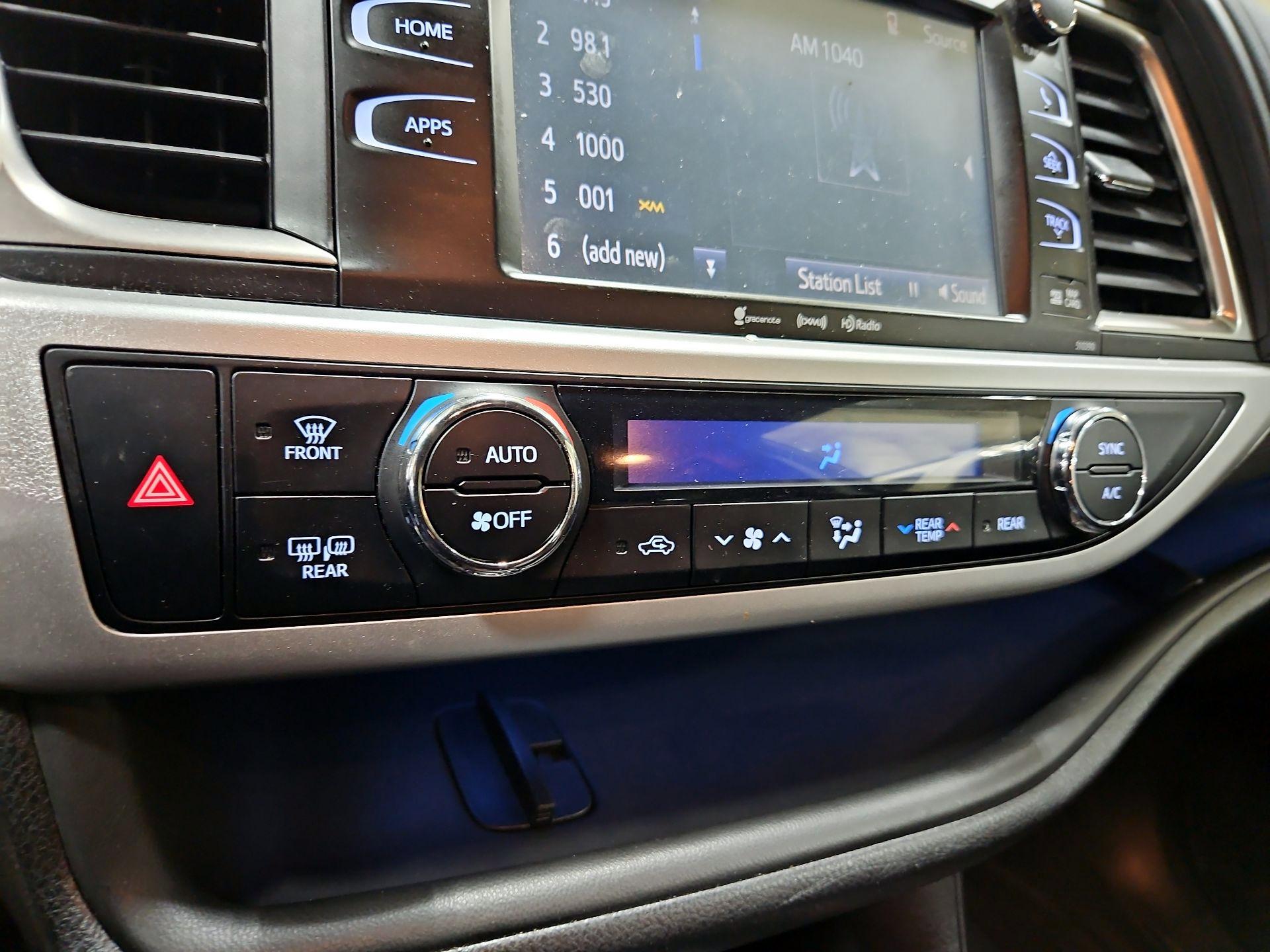 Thumbnail: 2019 Toyota Highlander - 16