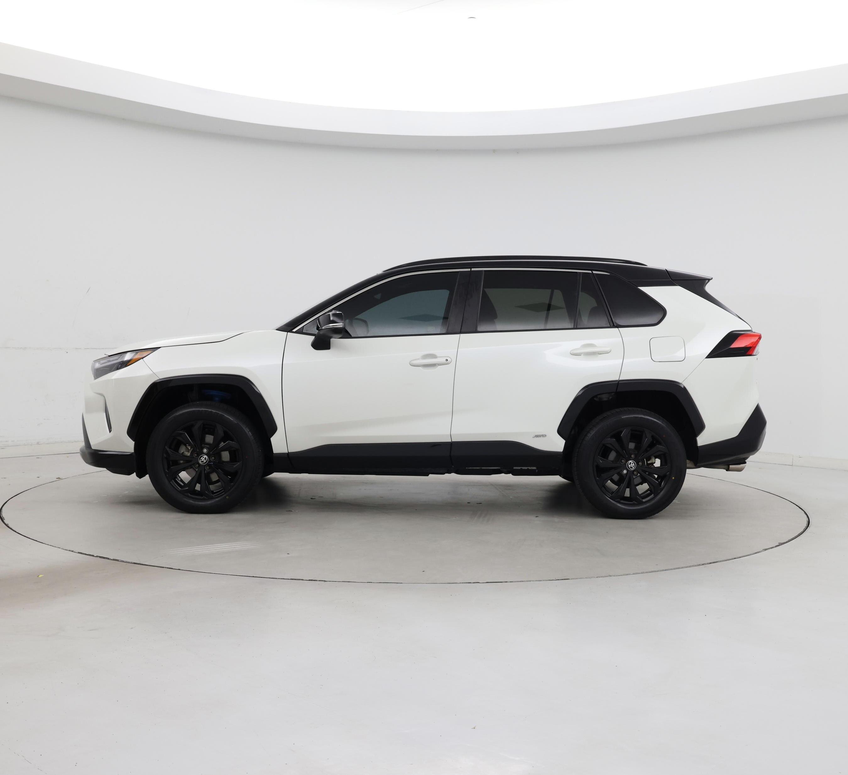 Thumbnail: 2022 Toyota RAV4 - 3