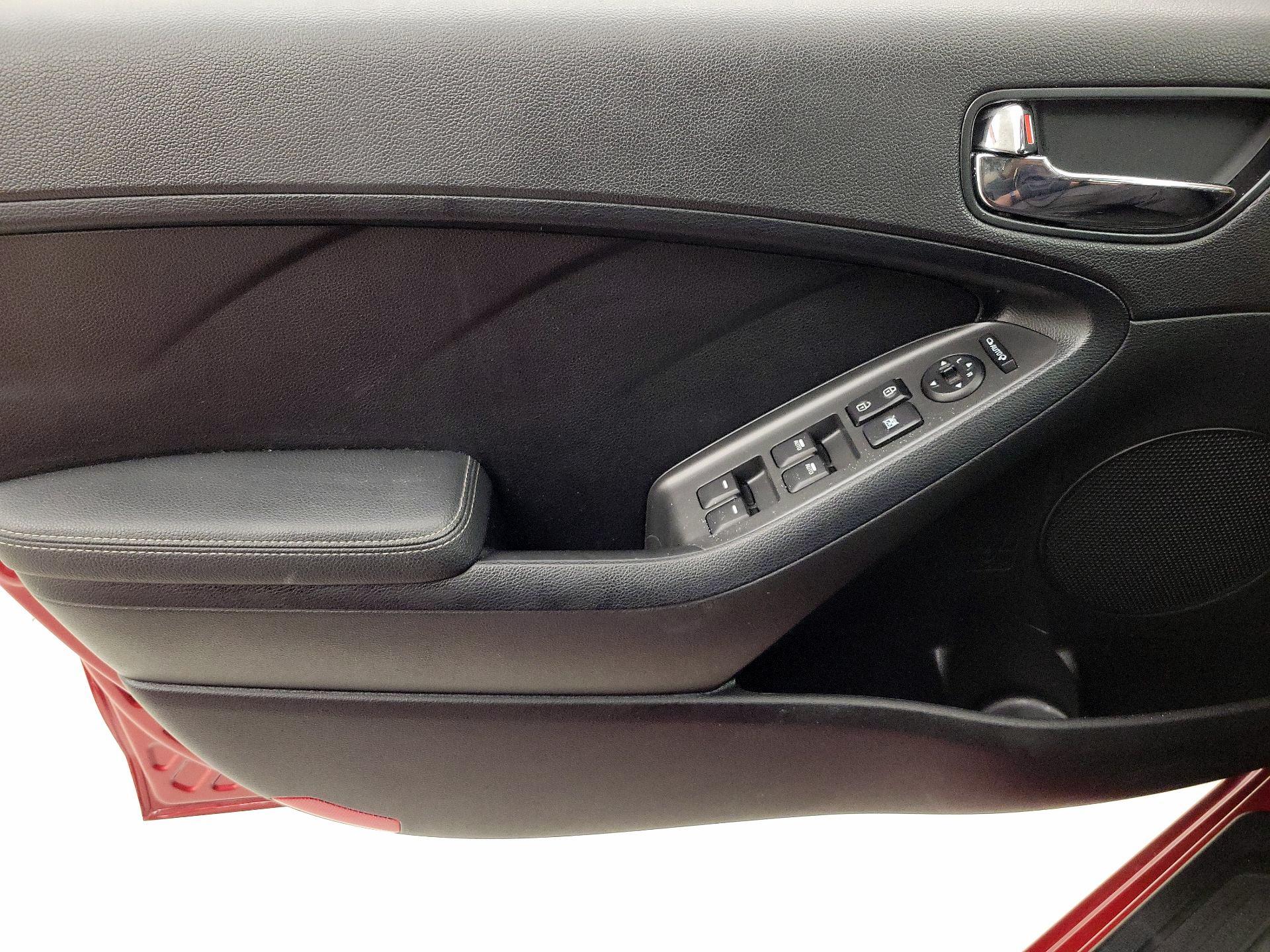 Thumbnail: 2017 Kia Forte - 12
