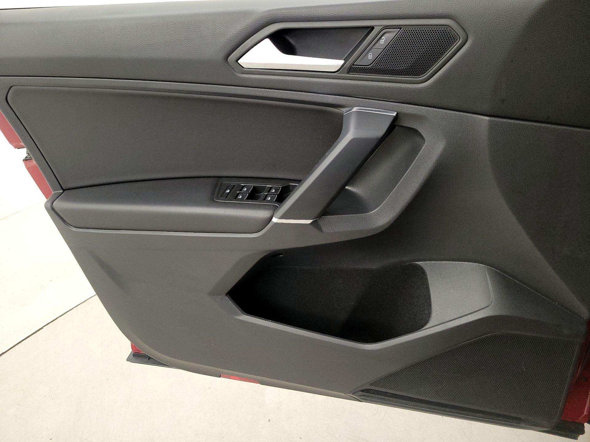 Thumbnail: 2020 Volkswagen Tiguan - 12