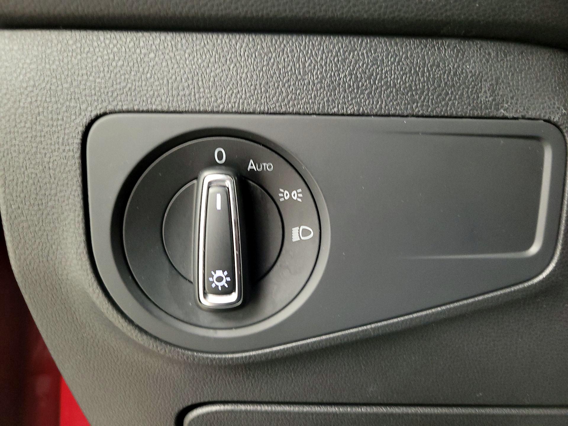 Thumbnail: 2020 Volkswagen Tiguan - 13