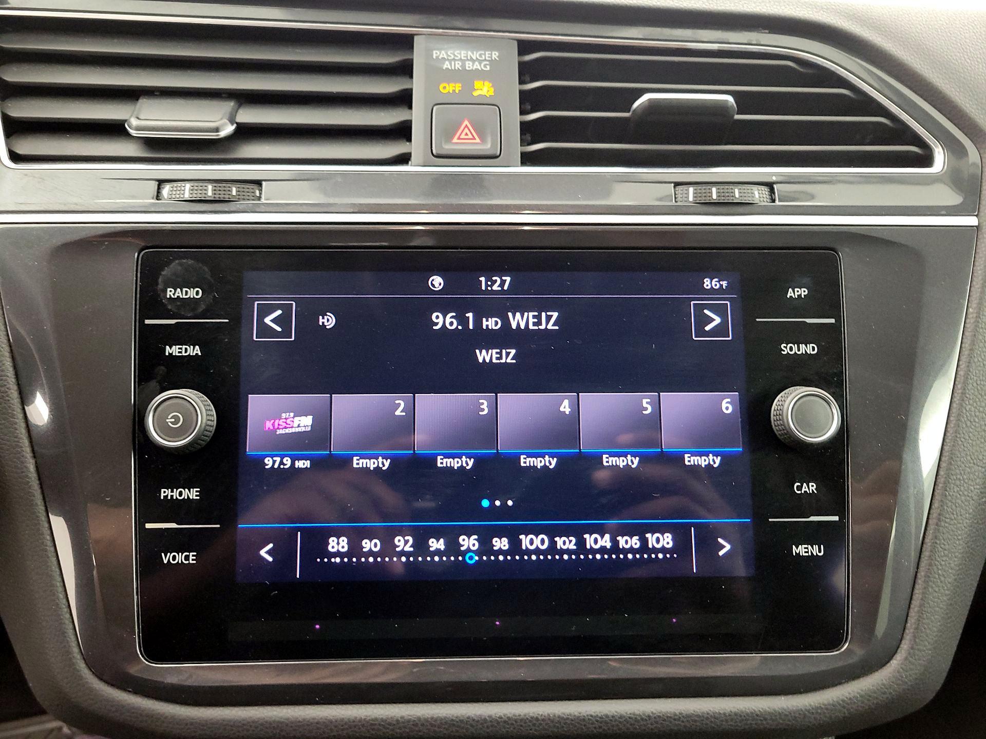 Thumbnail: 2020 Volkswagen Tiguan - 15