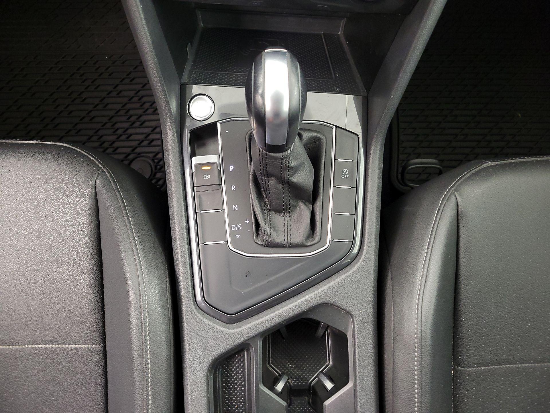 Thumbnail: 2020 Volkswagen Tiguan - 17